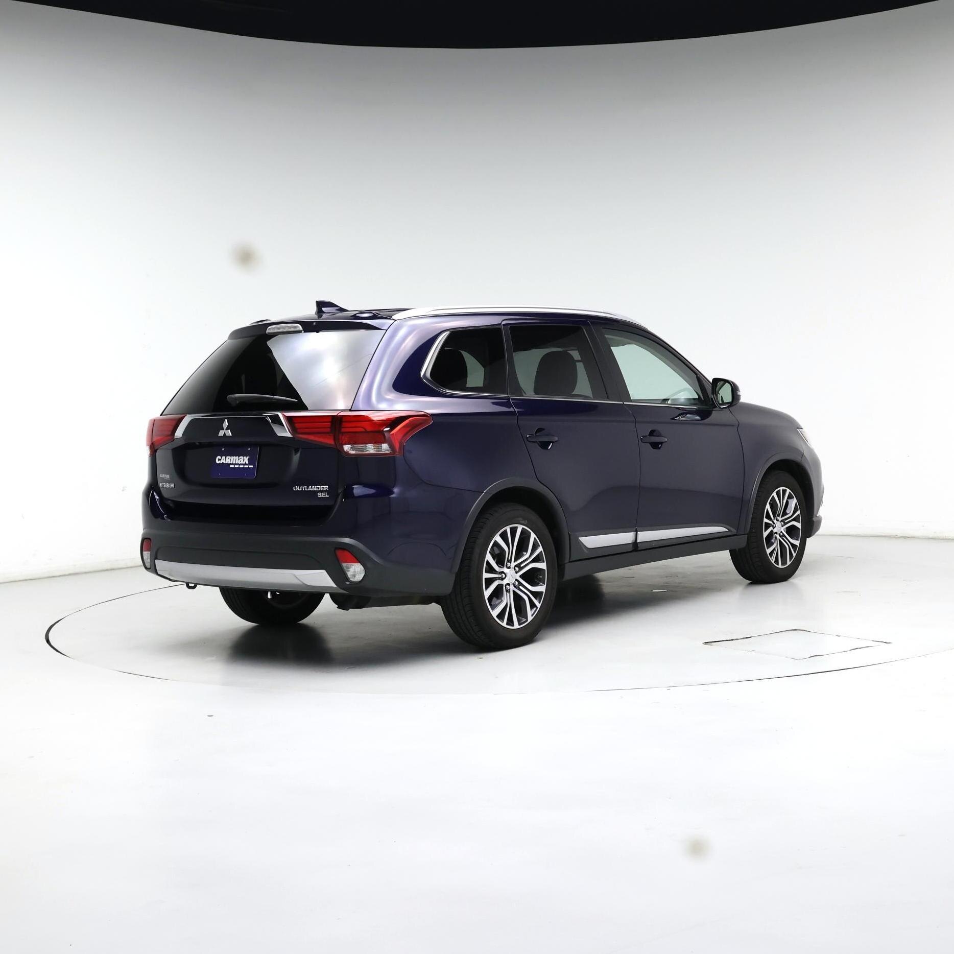 Thumbnail: 2017 Mitsubishi Outlander - 8