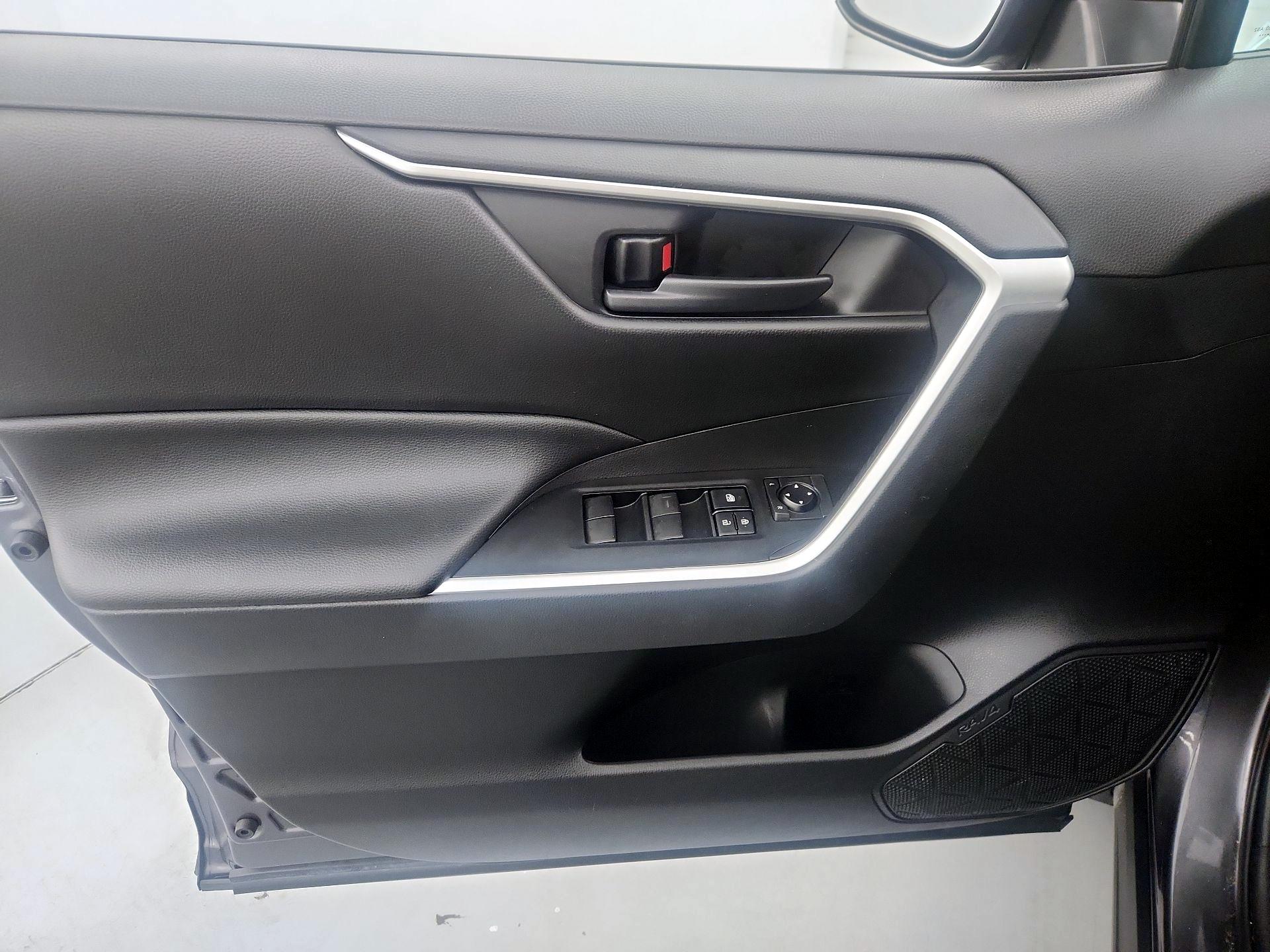 Thumbnail: 2021 Toyota RAV4 - 12