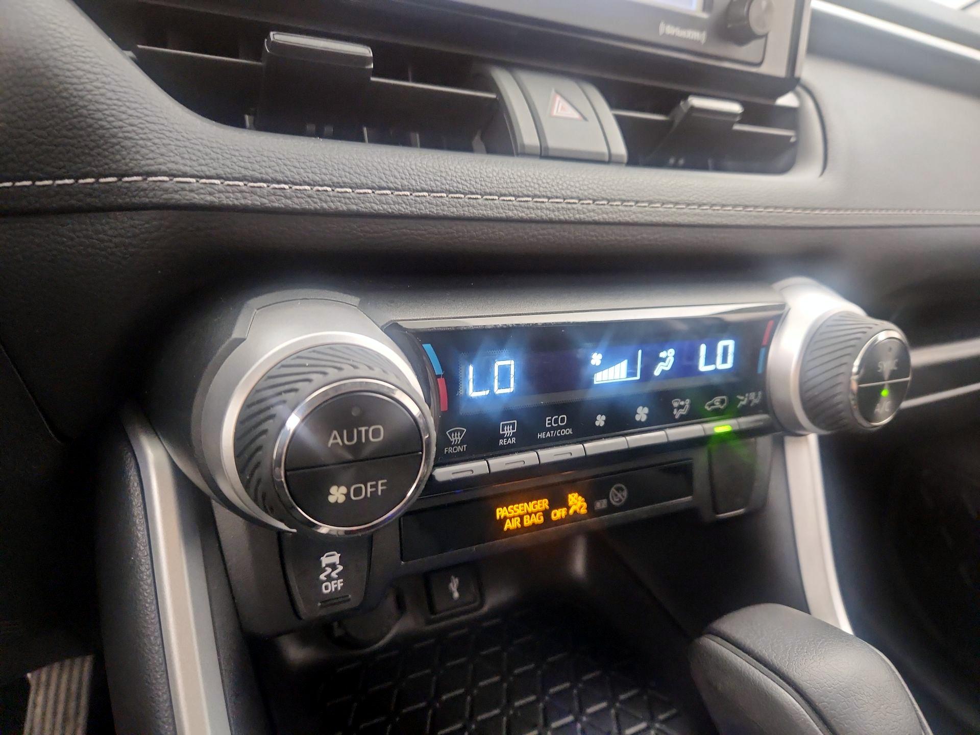 Thumbnail: 2021 Toyota RAV4 - 16