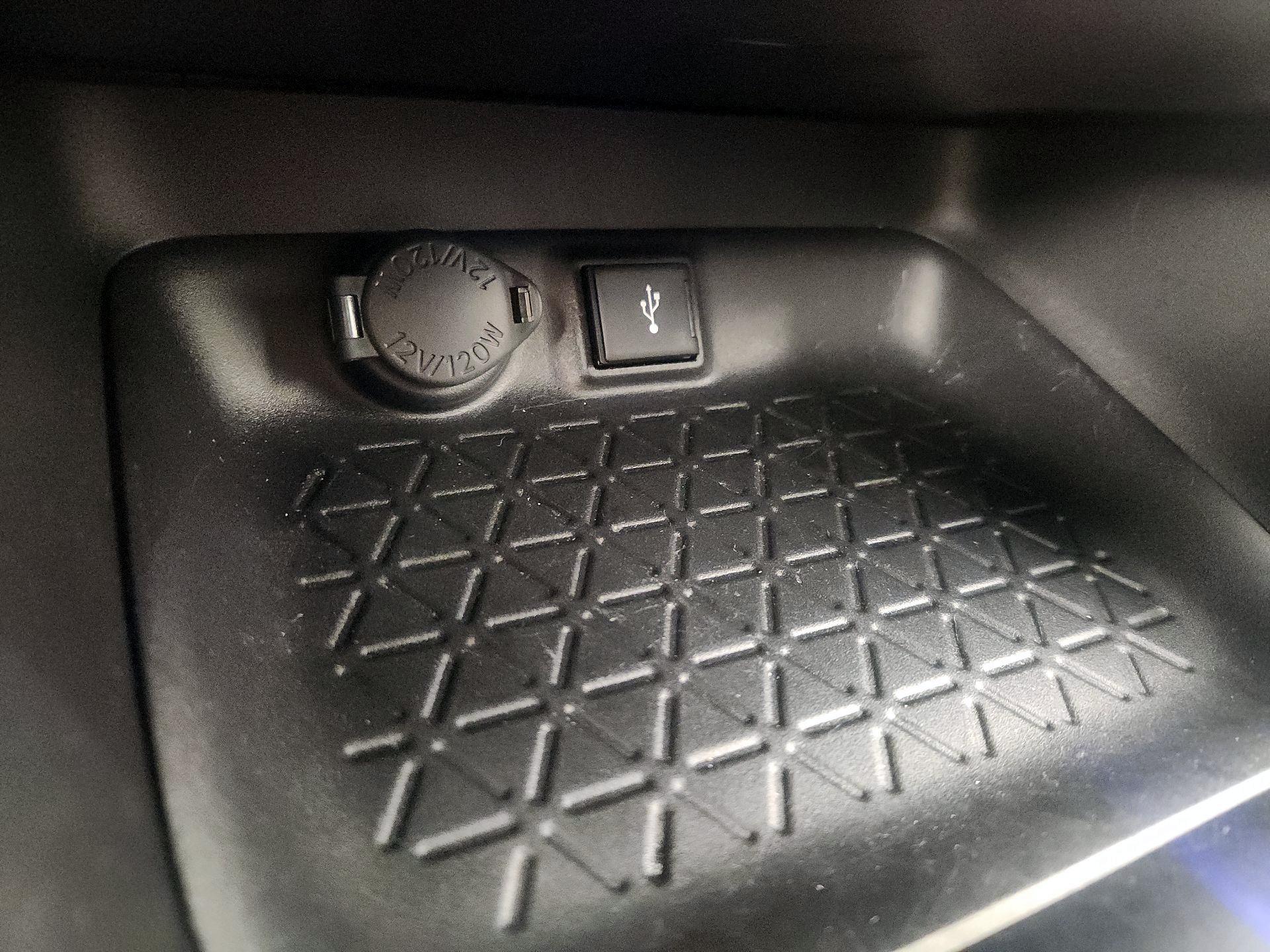 Thumbnail: 2021 Toyota RAV4 - 18