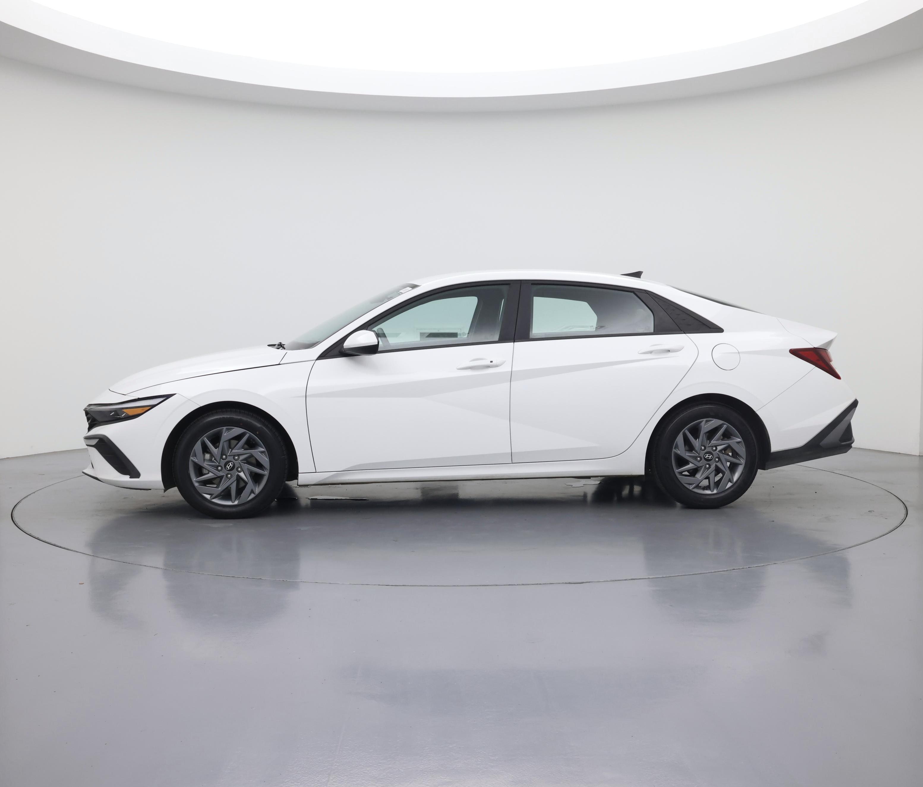 Thumbnail: 2024 Hyundai Elantra - 3