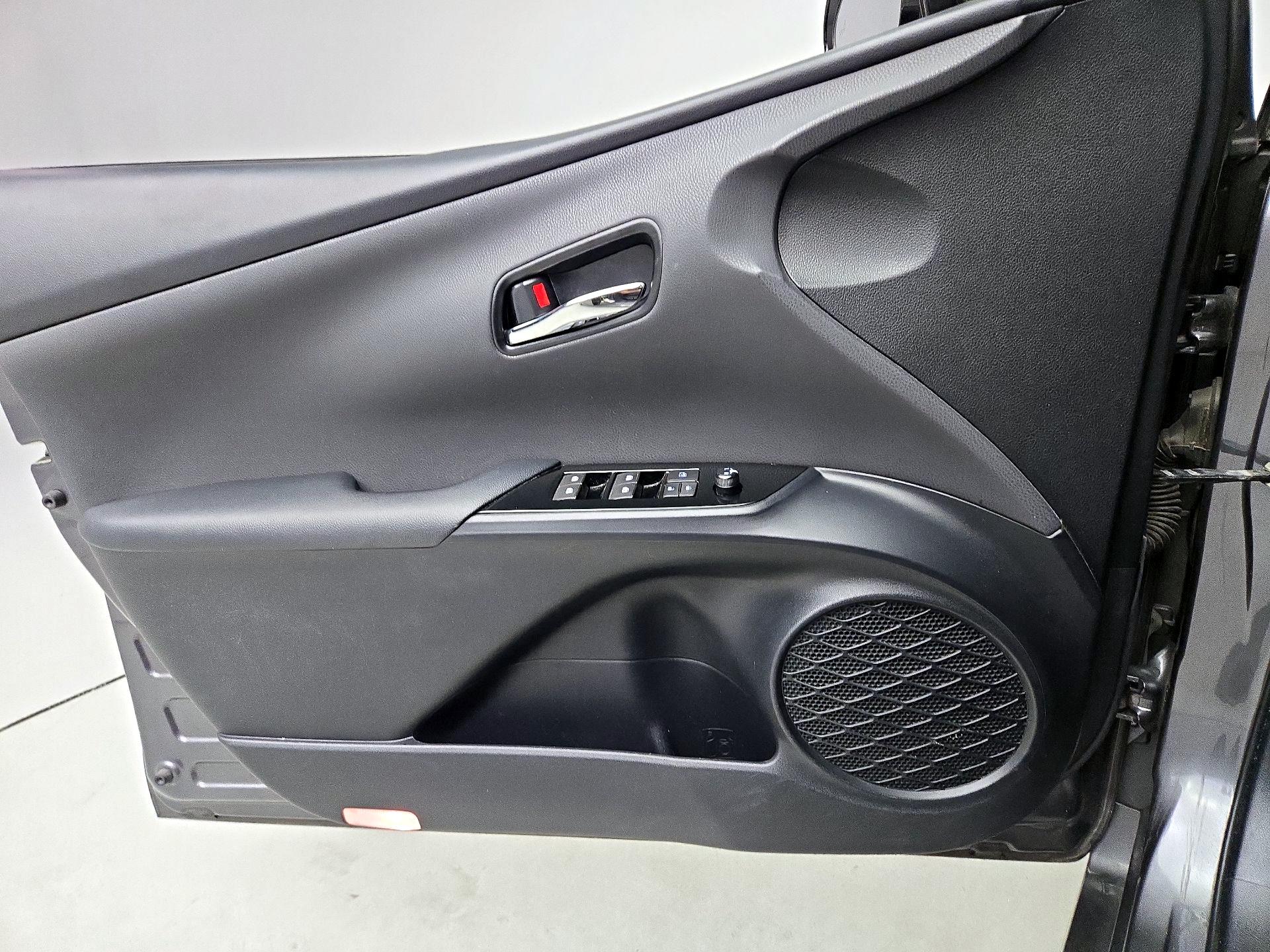 Thumbnail: 2016 Toyota Prius - 12