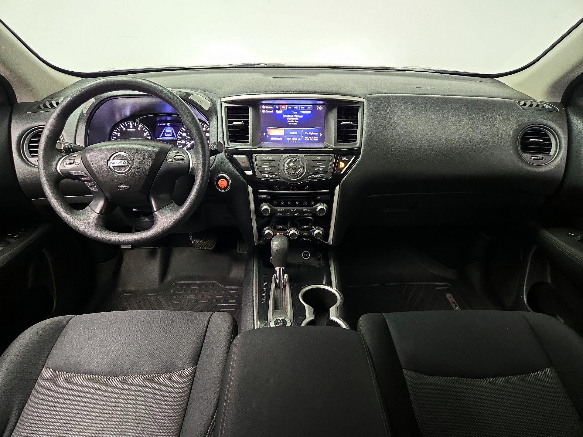 Thumbnail: 2017 Nissan Pathfinder - 9