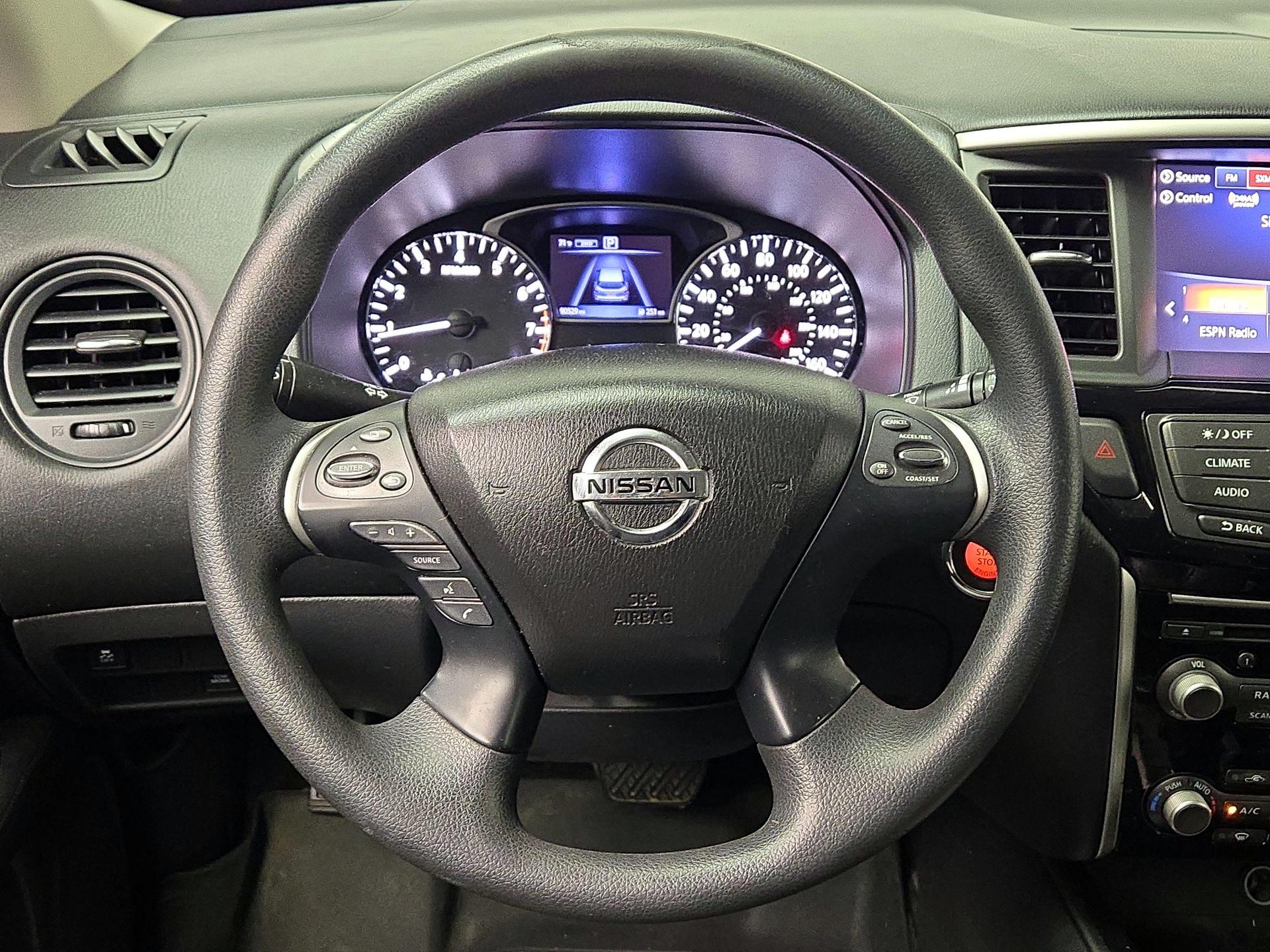 Thumbnail: 2017 Nissan Pathfinder - 10