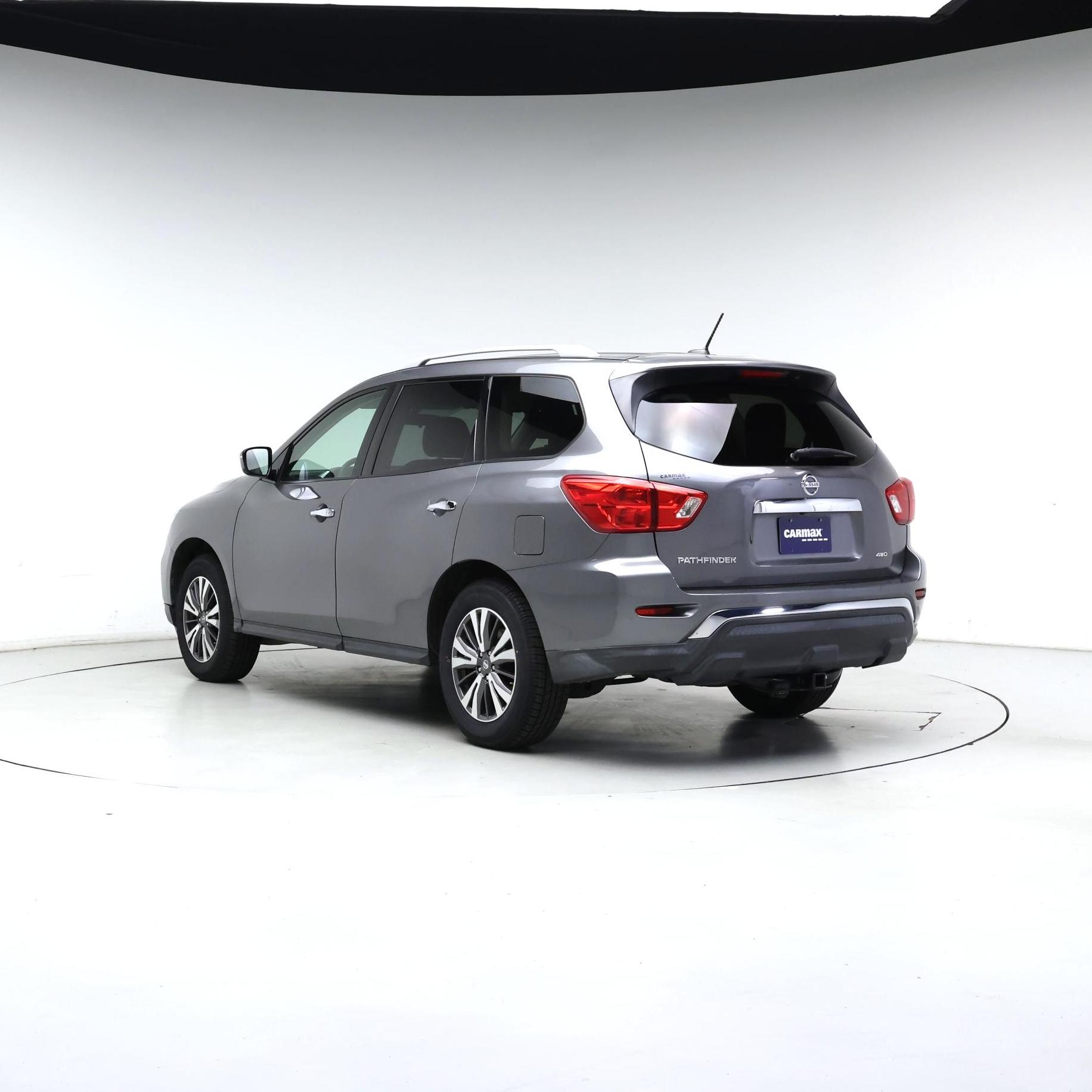 Thumbnail: 2017 Nissan Pathfinder - 2