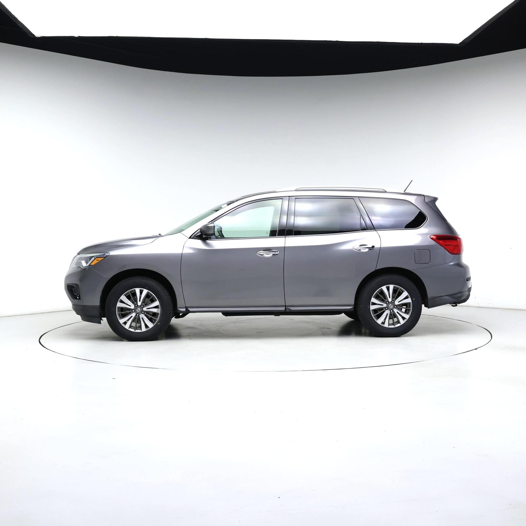 Thumbnail: 2017 Nissan Pathfinder - 3
