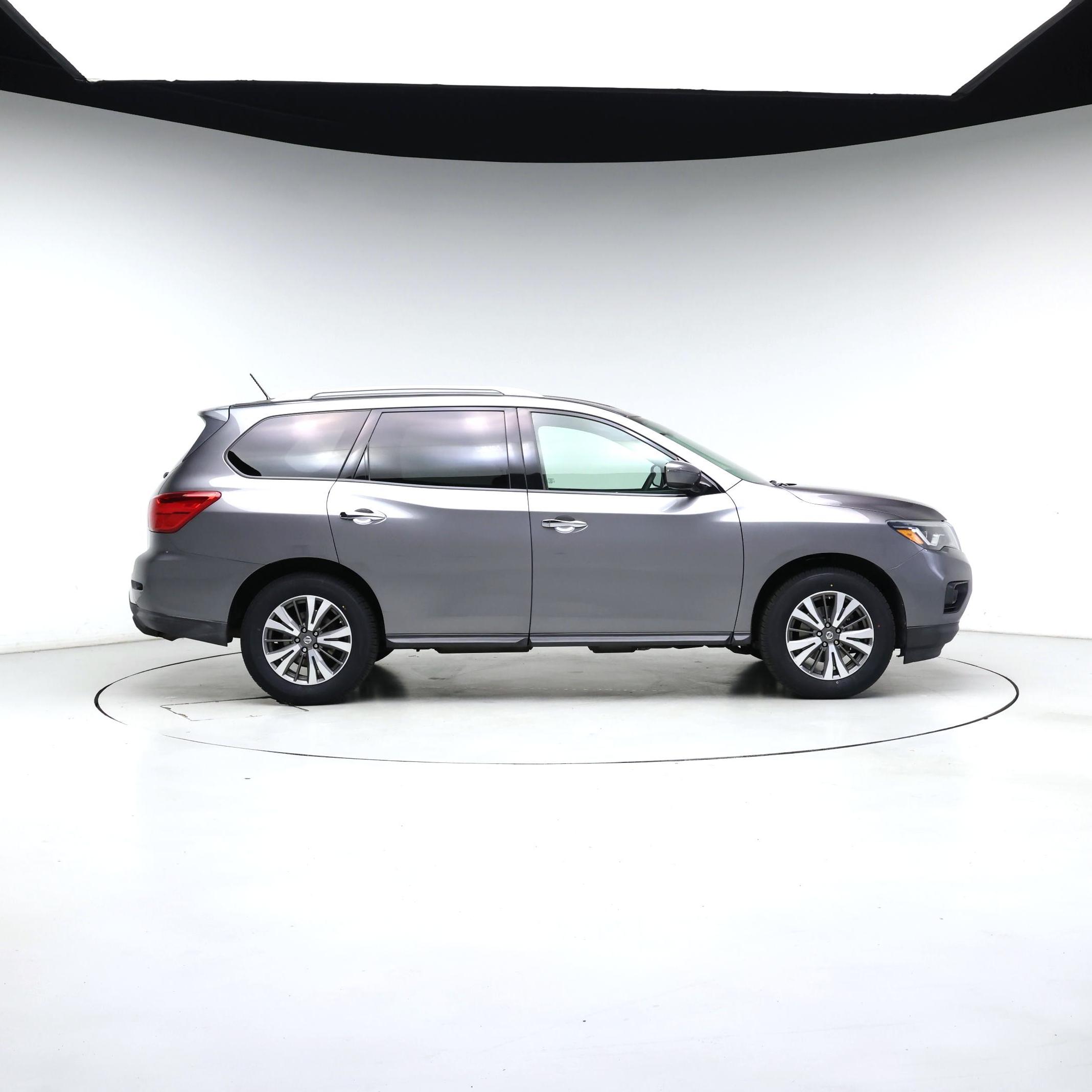 Thumbnail: 2017 Nissan Pathfinder - 7