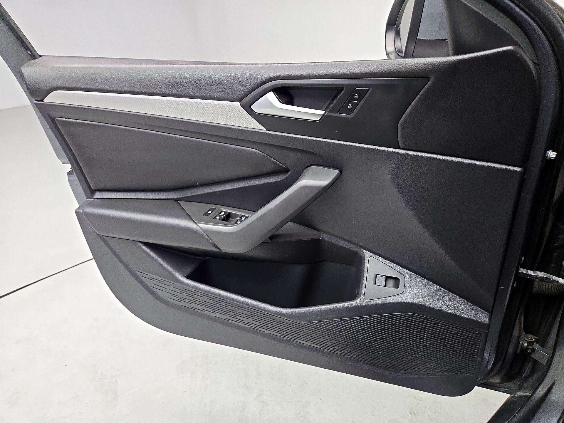 Thumbnail: 2019 Volkswagen Jetta - 12