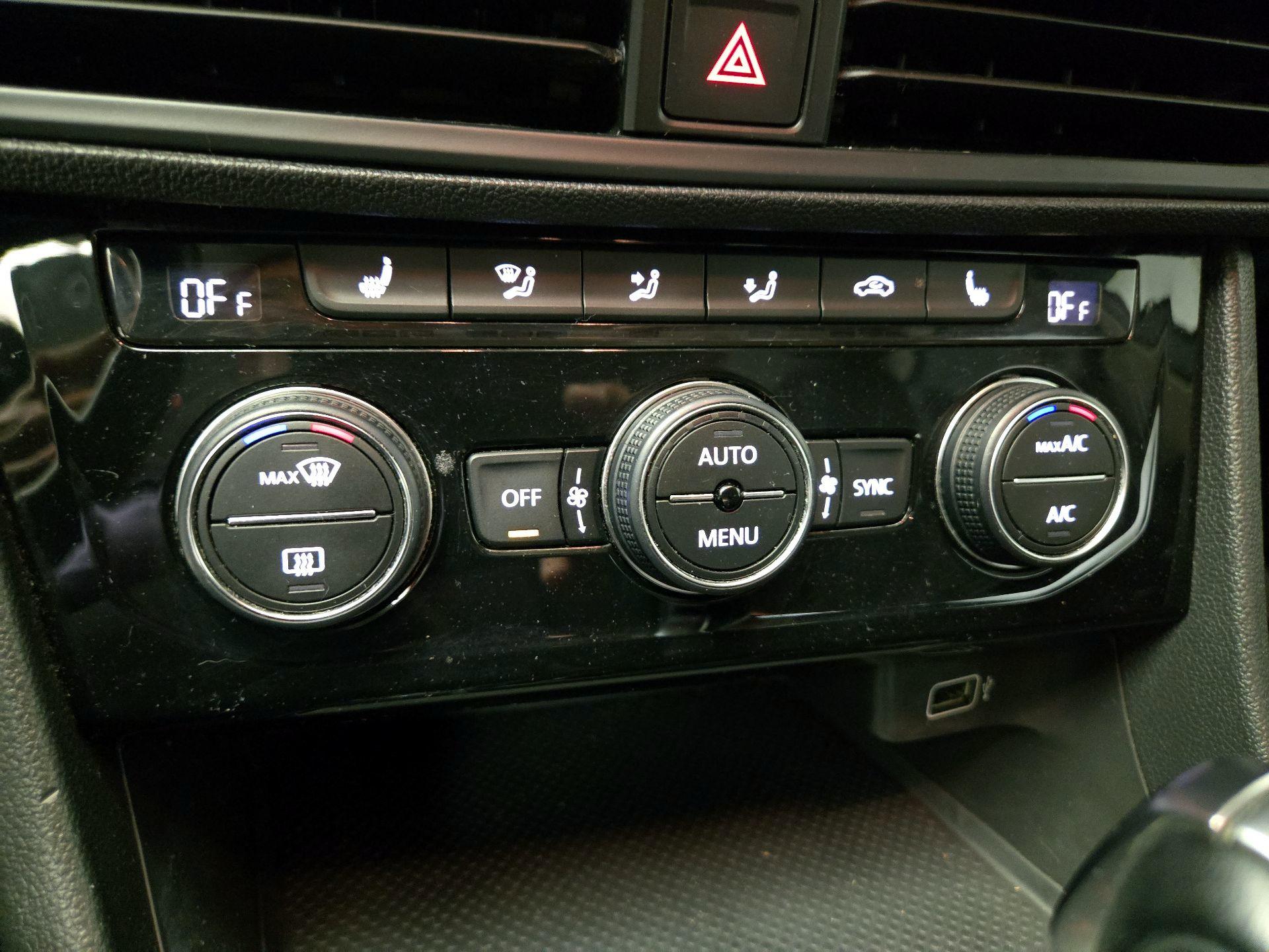 Thumbnail: 2019 Volkswagen Jetta - 16