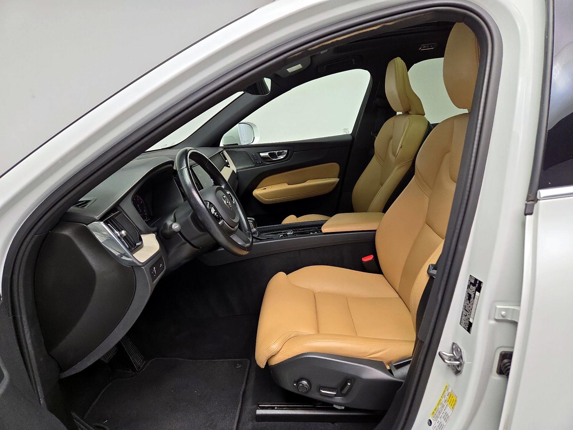 Thumbnail: 2020 Volvo XC60 - 11