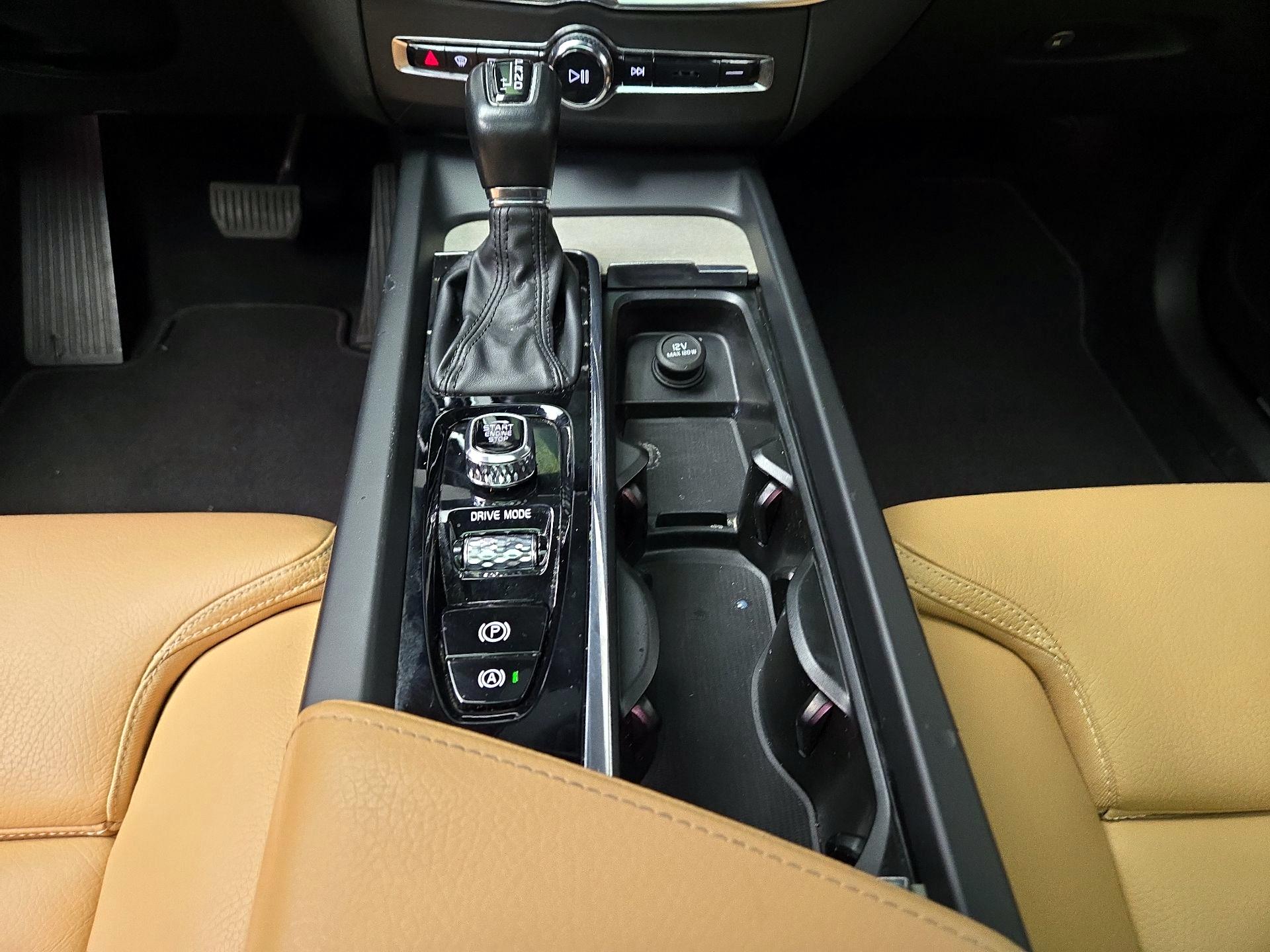 Thumbnail: 2020 Volvo XC60 - 18