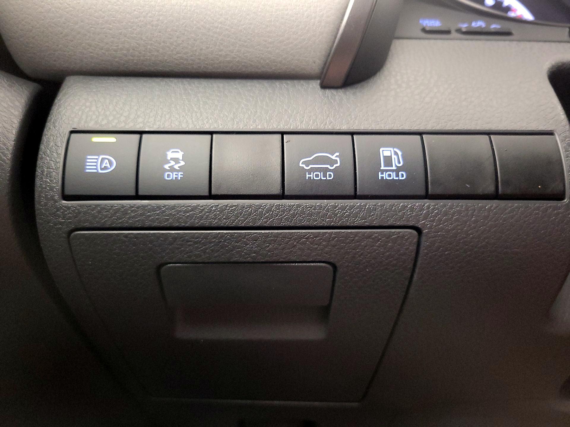 Thumbnail: 2021 Toyota Camry - 13