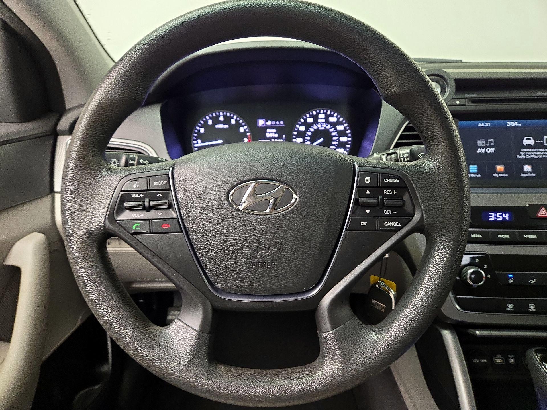 Thumbnail: 2016 Hyundai Sonata - 10