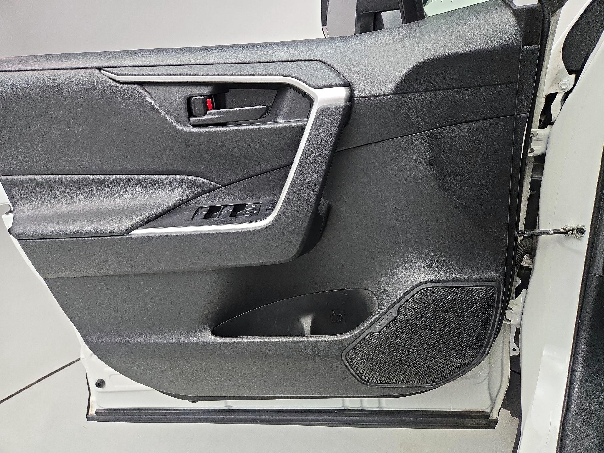 Thumbnail: 2020 Toyota RAV4 - 12