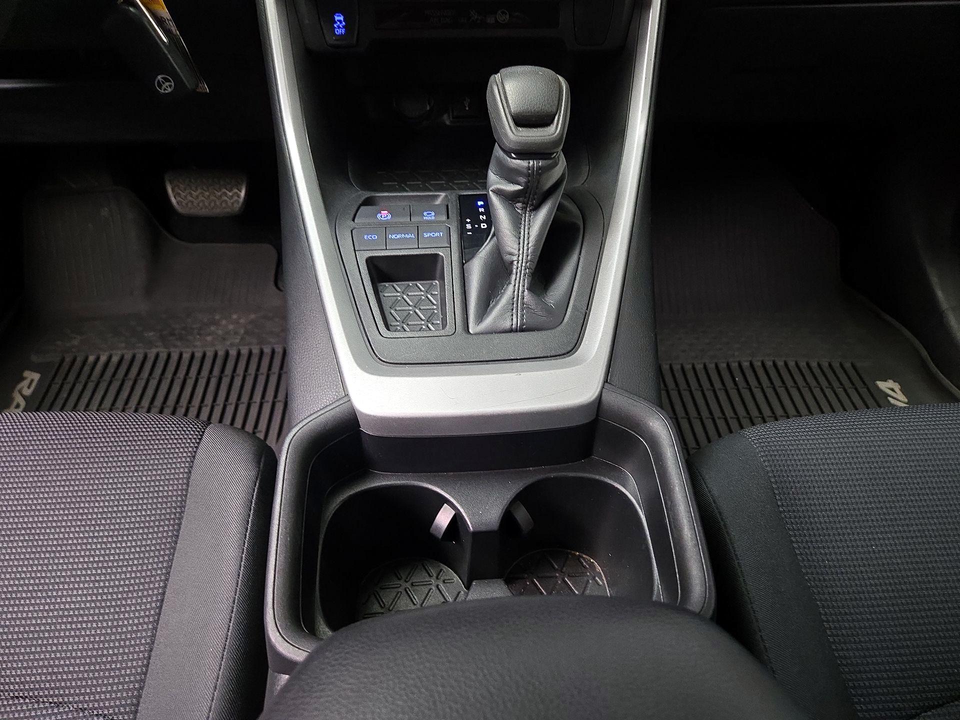 Thumbnail: 2020 Toyota RAV4 - 17