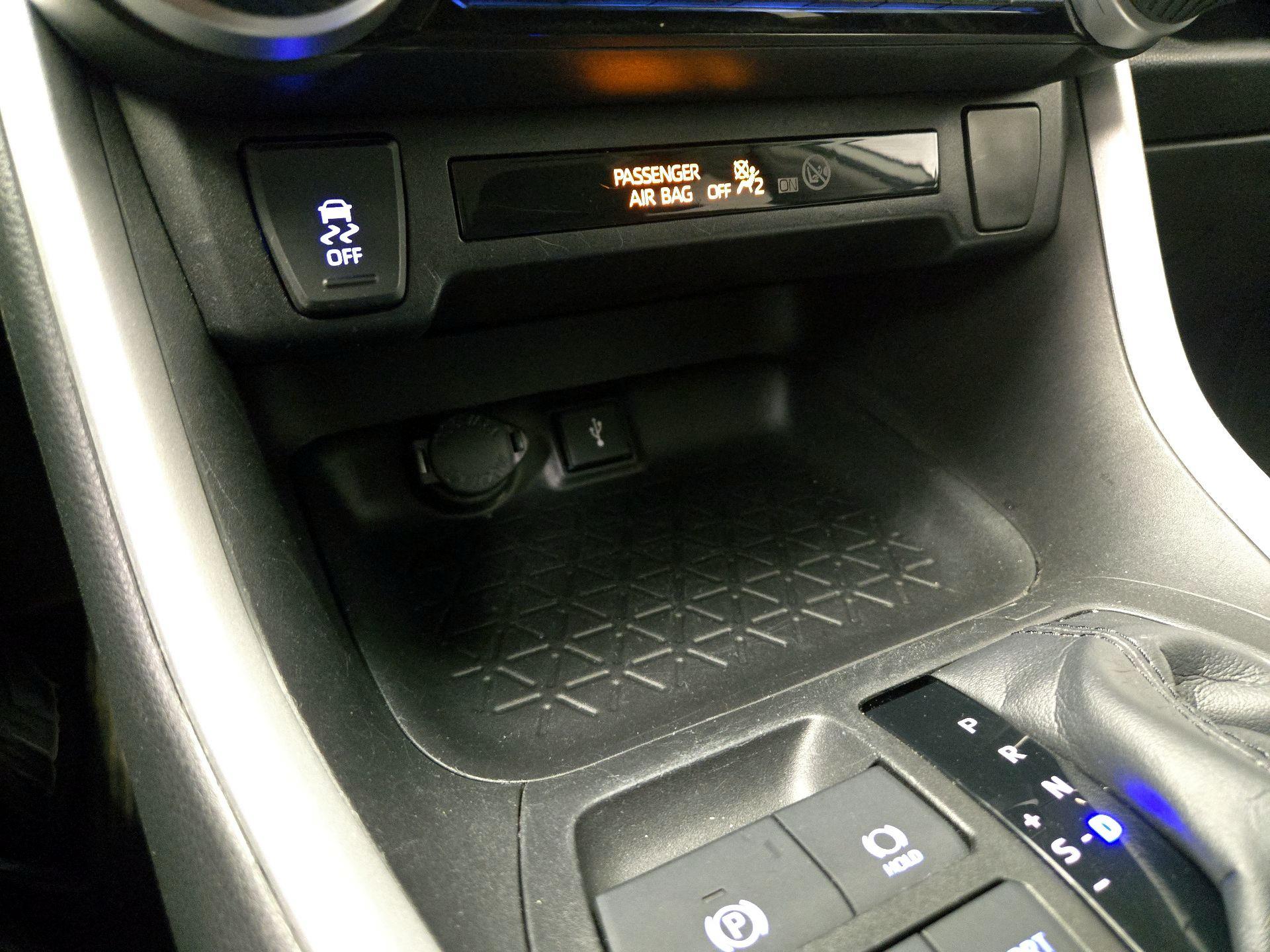 Thumbnail: 2020 Toyota RAV4 - 18