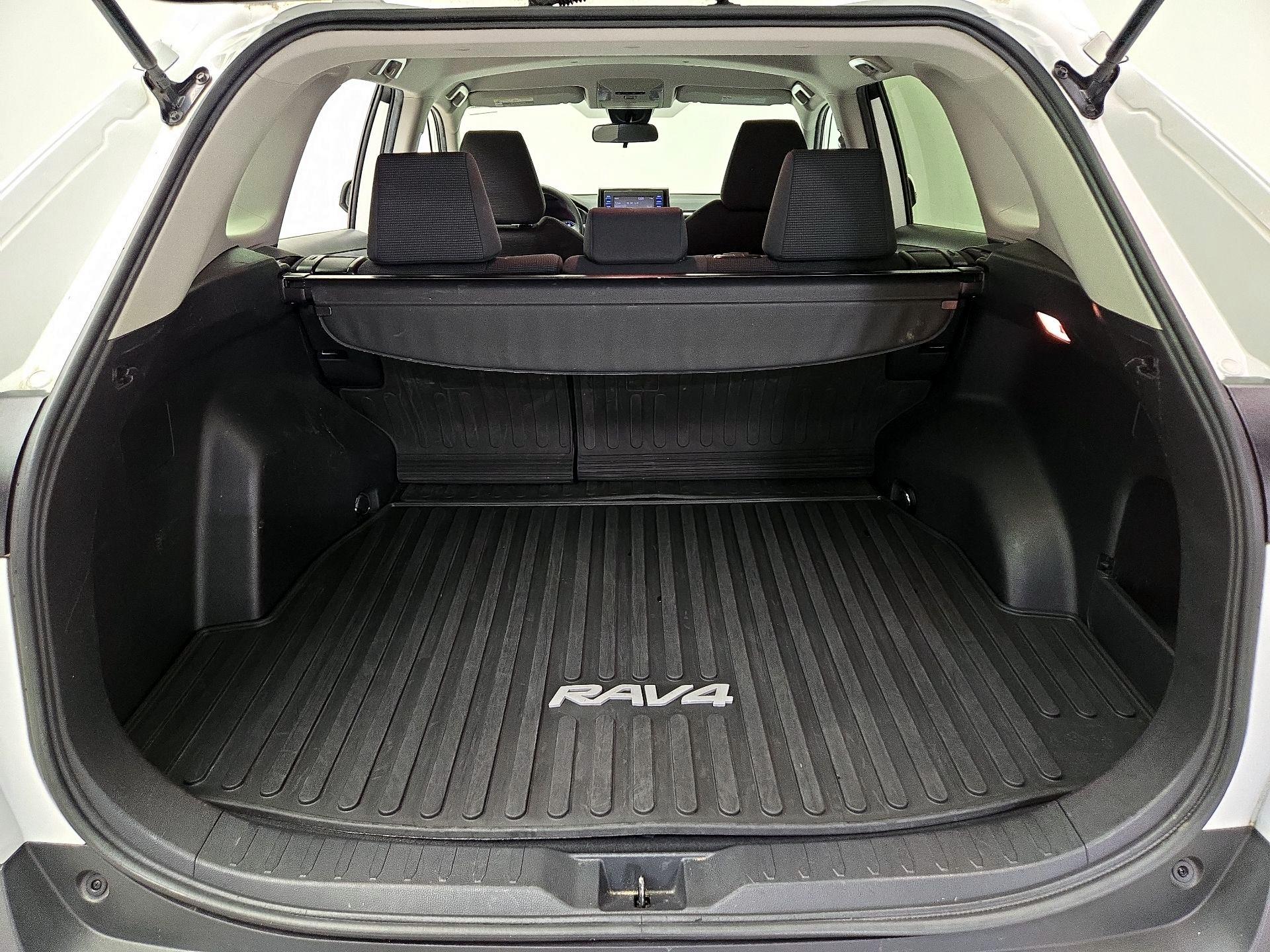 Thumbnail: 2020 Toyota RAV4 - 20