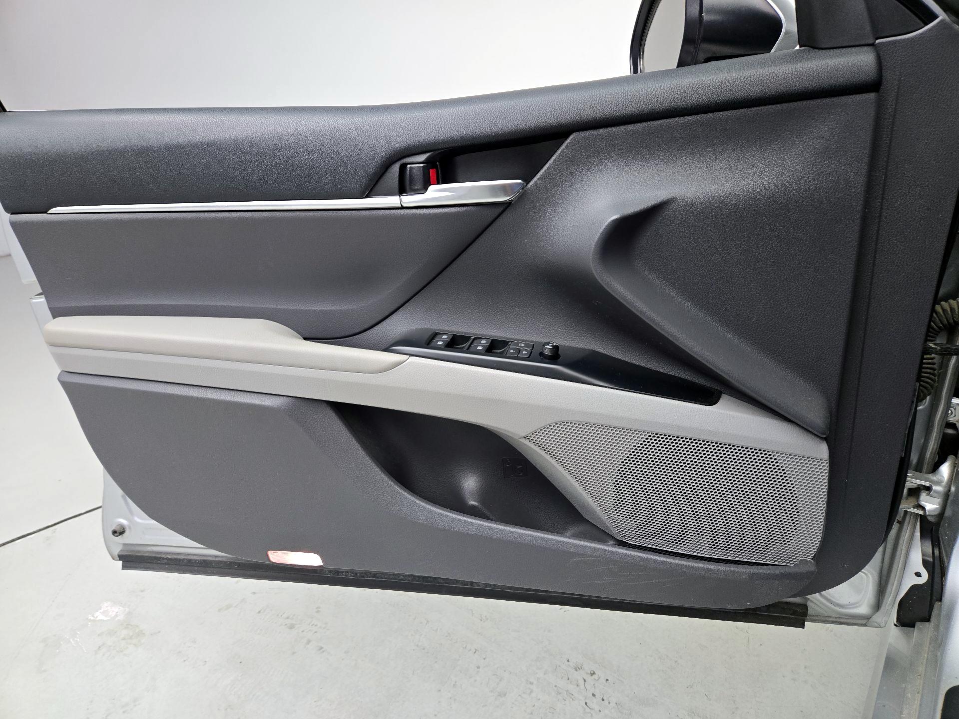 Thumbnail: 2018 Toyota Camry - 12