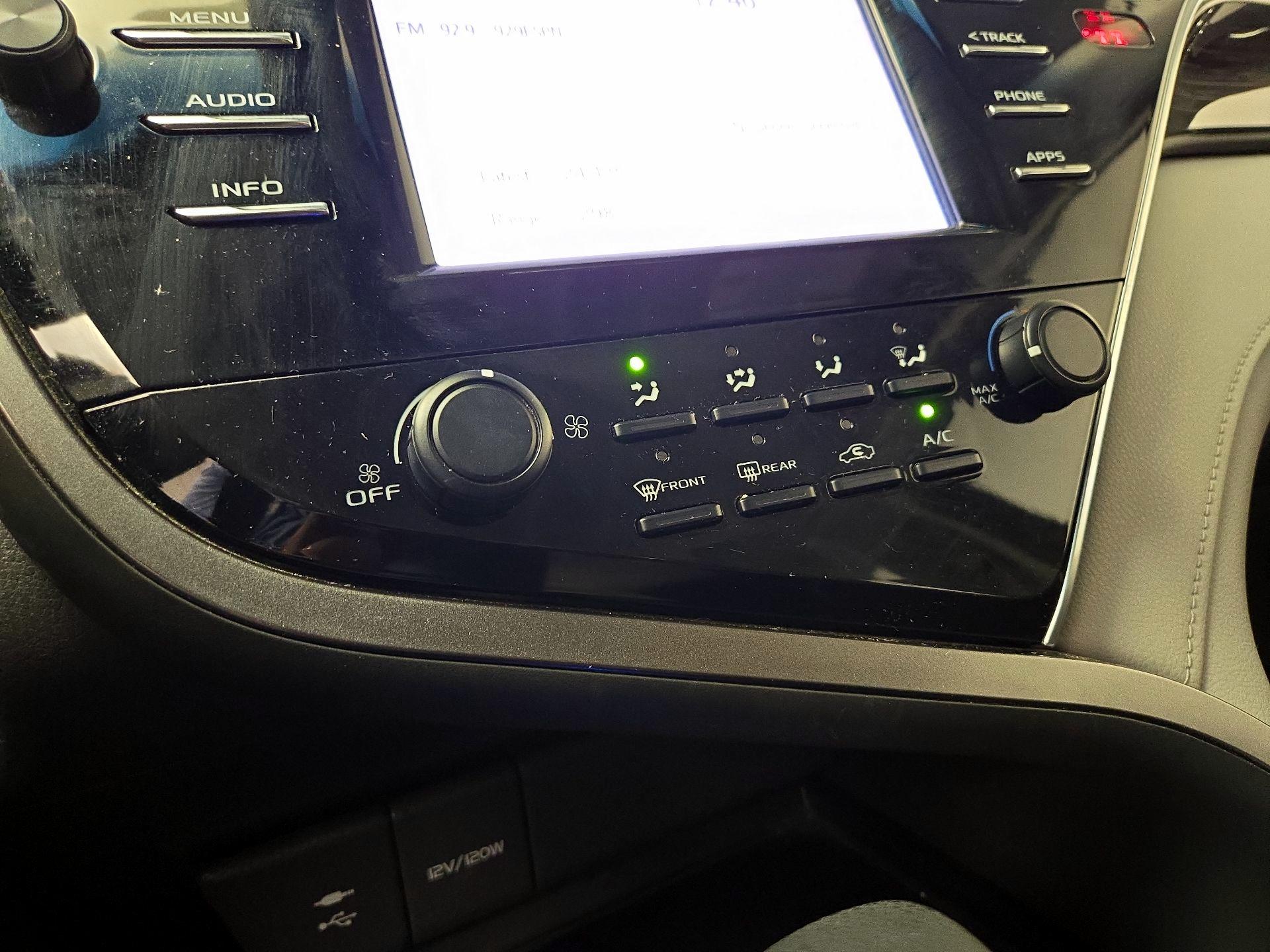 Thumbnail: 2018 Toyota Camry - 16