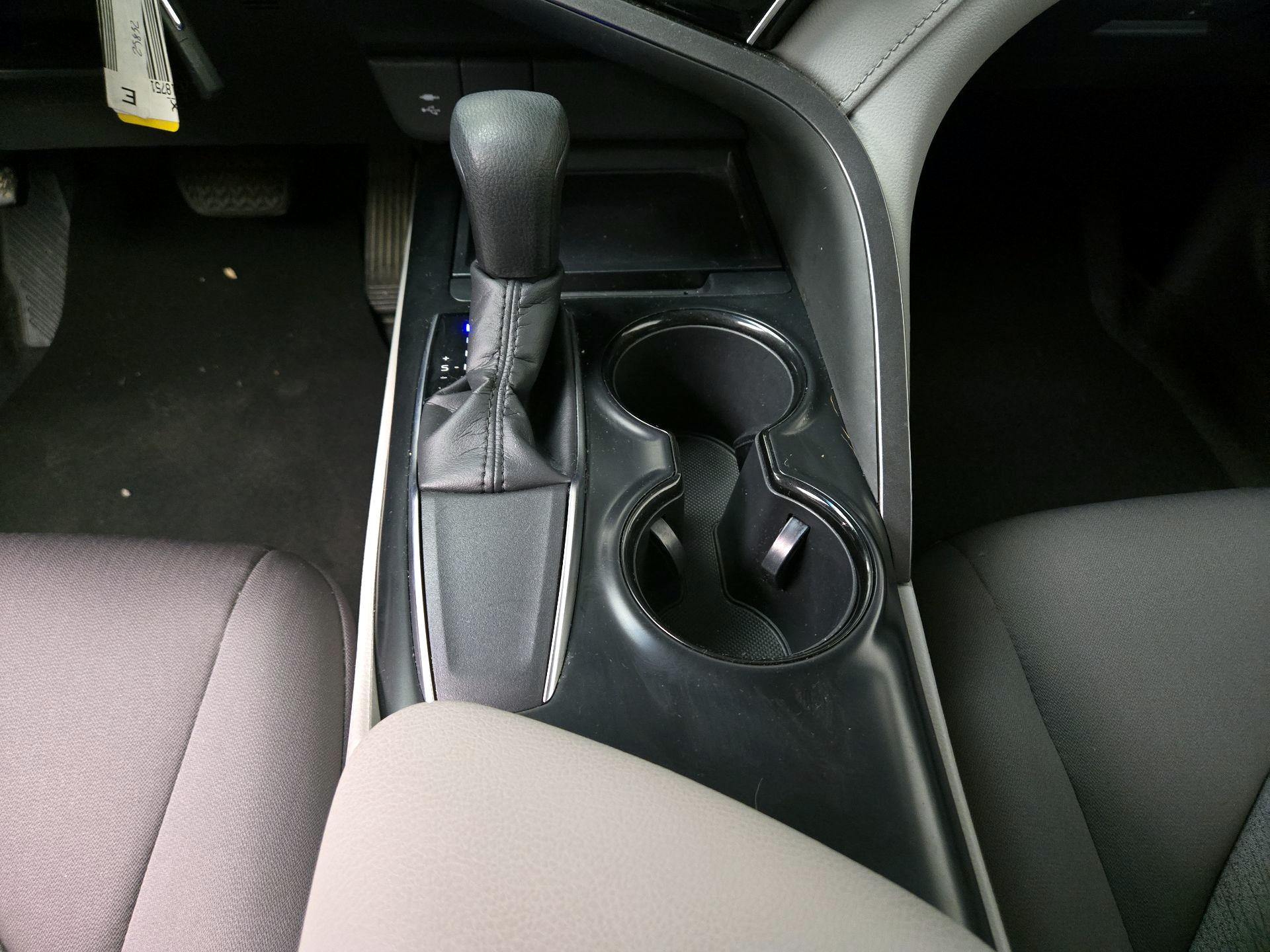 Thumbnail: 2018 Toyota Camry - 17