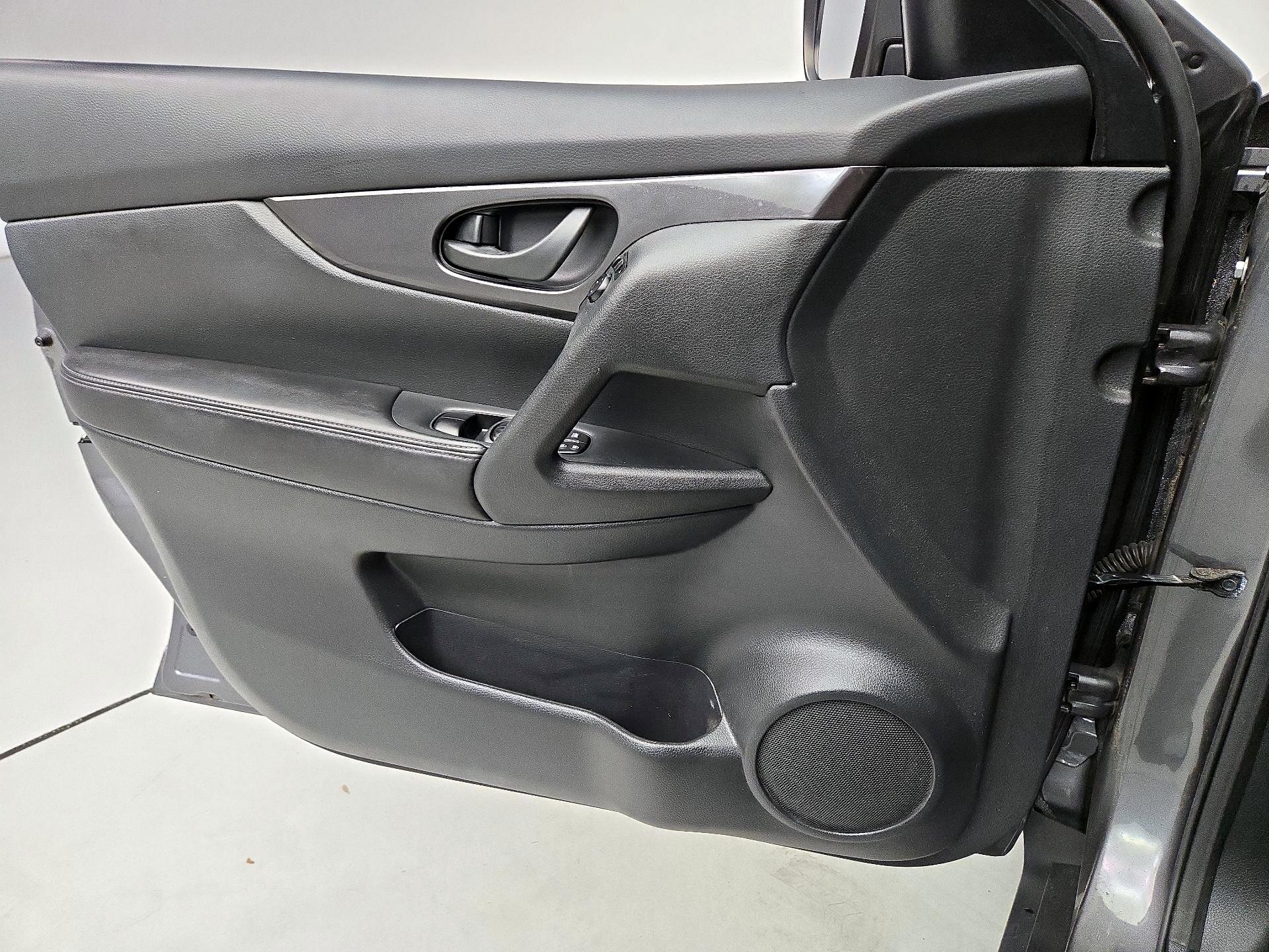 Thumbnail: 2020 Nissan Rogue - 12