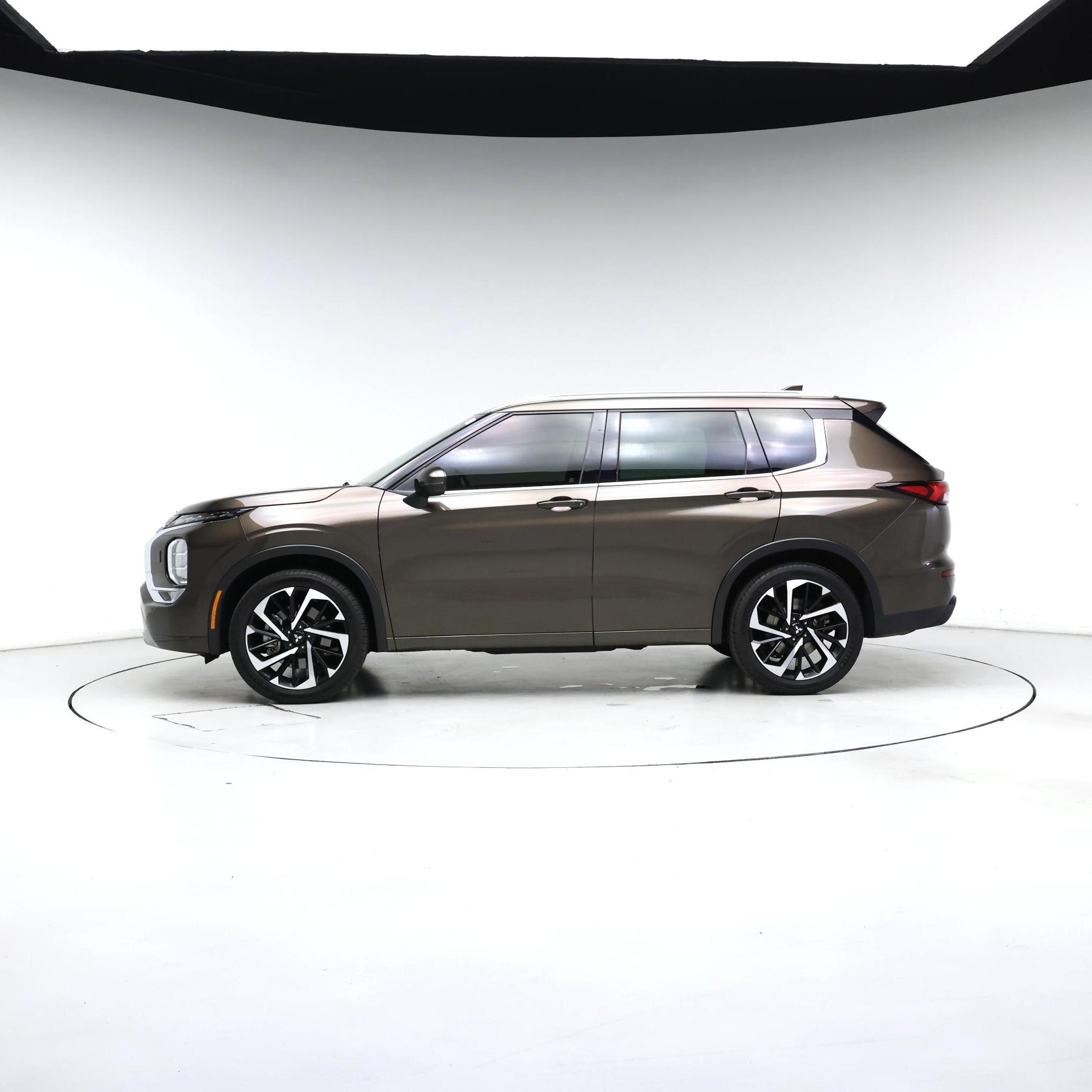 Thumbnail: 2022 Mitsubishi Outlander - 3