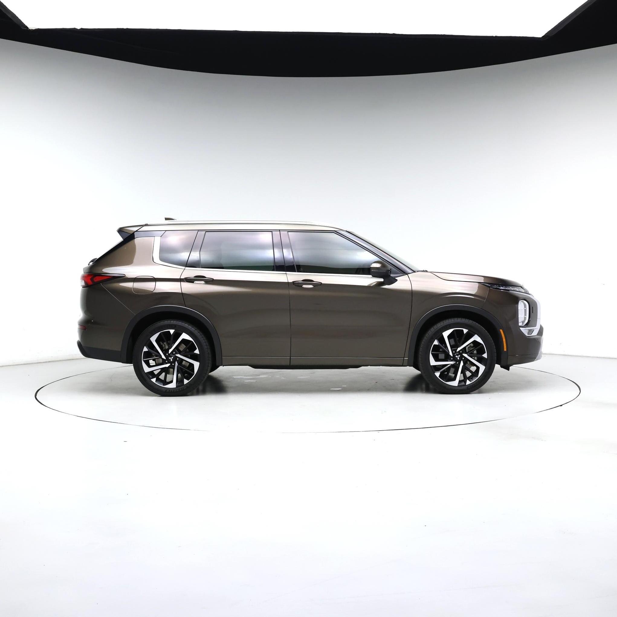 Thumbnail: 2022 Mitsubishi Outlander - 7