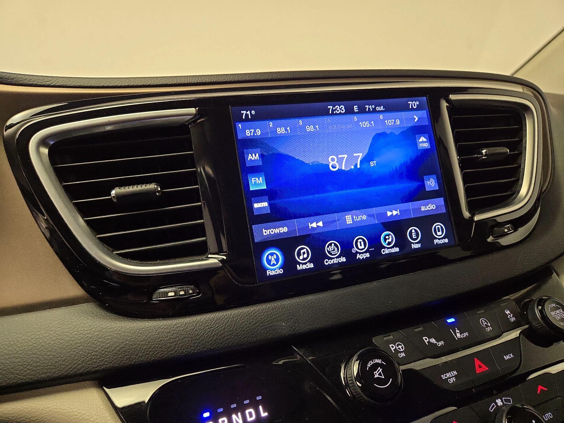 Thumbnail: 2017 Chrysler Pacifica - 16