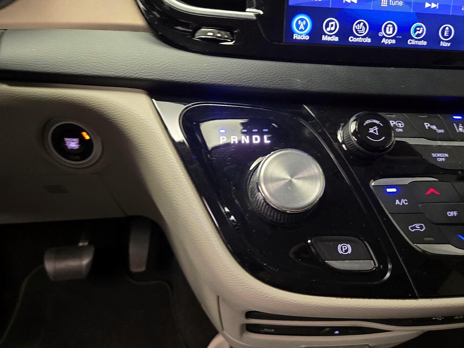 Thumbnail: 2017 Chrysler Pacifica - 18