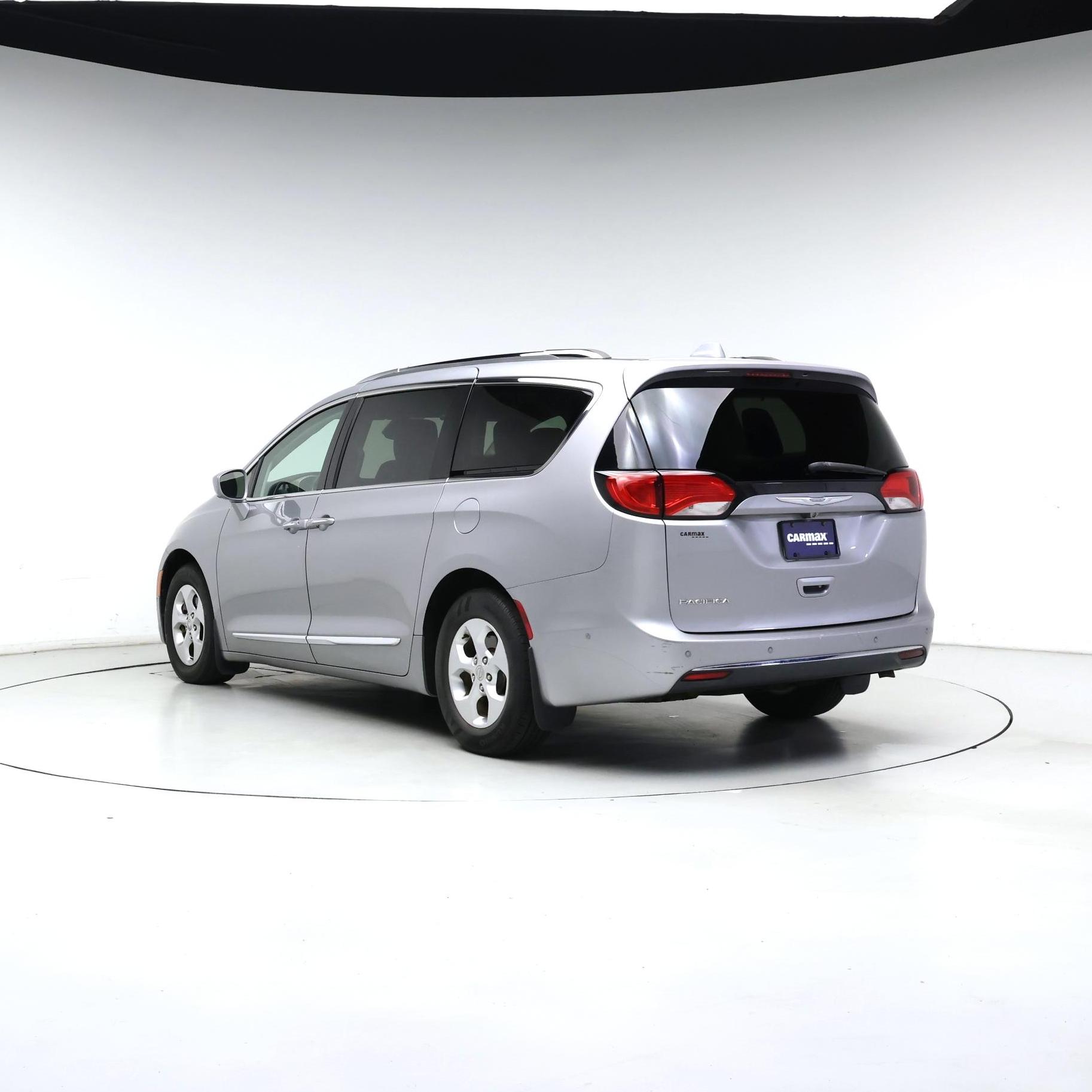 Thumbnail: 2017 Chrysler Pacifica - 2