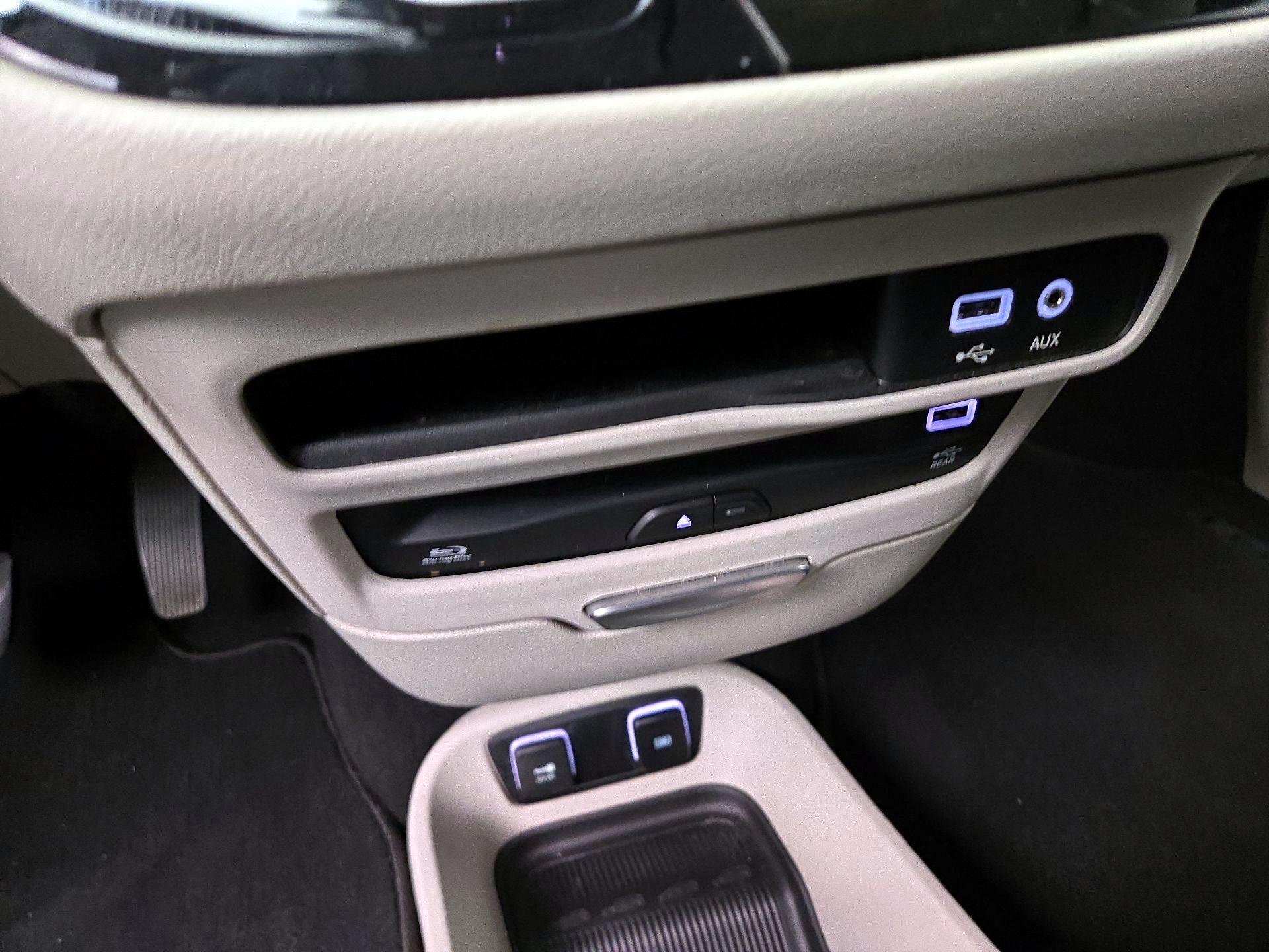 Thumbnail: 2017 Chrysler Pacifica - 19