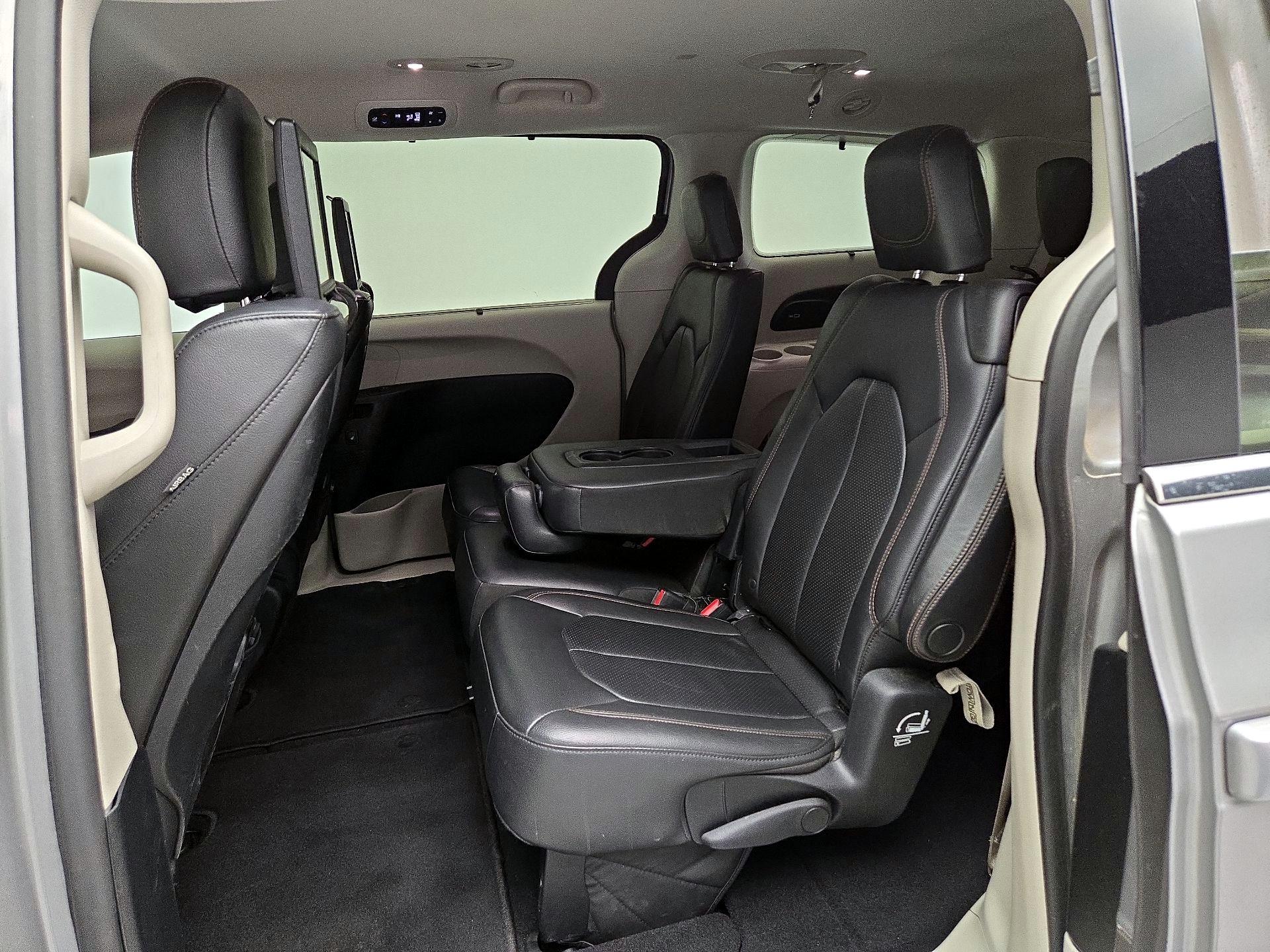 Thumbnail: 2017 Chrysler Pacifica - 20
