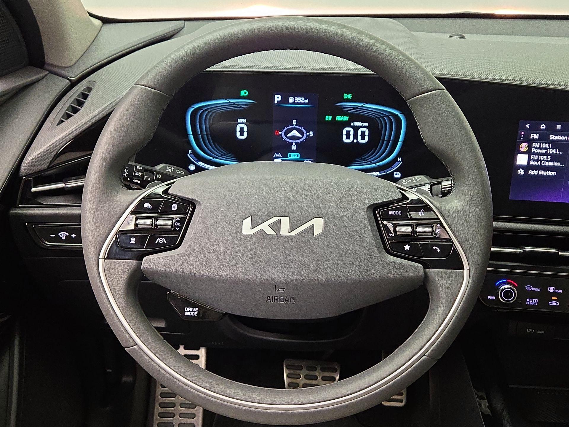 Thumbnail: 2023 Kia Niro - 10