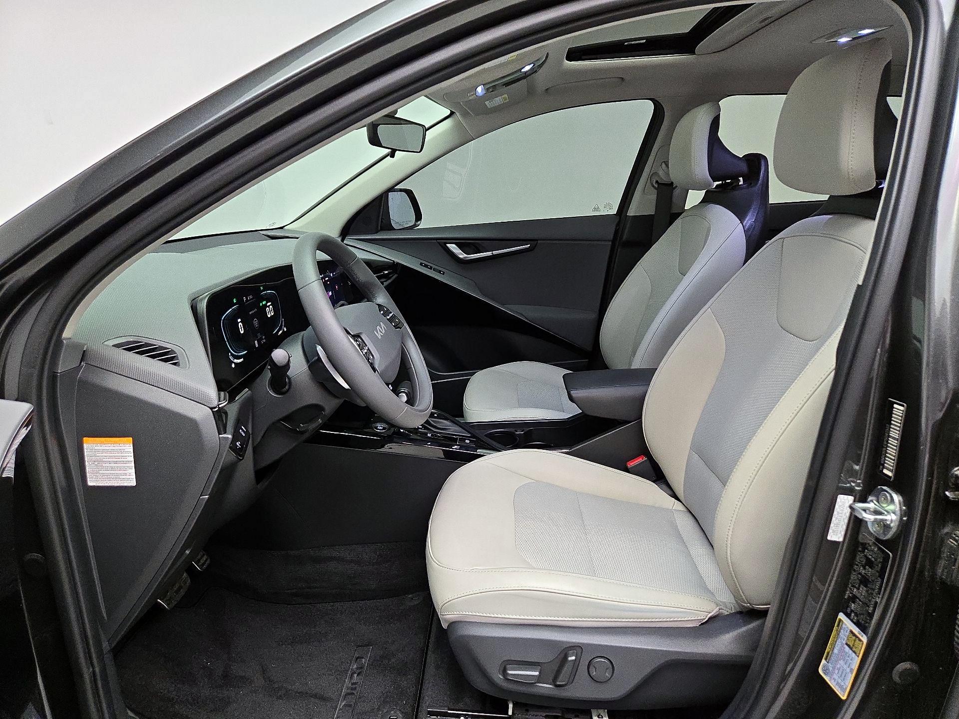 Thumbnail: 2023 Kia Niro - 11