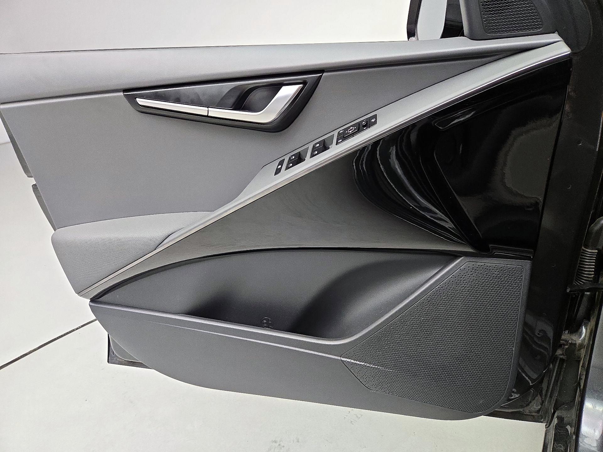 Thumbnail: 2023 Kia Niro - 12