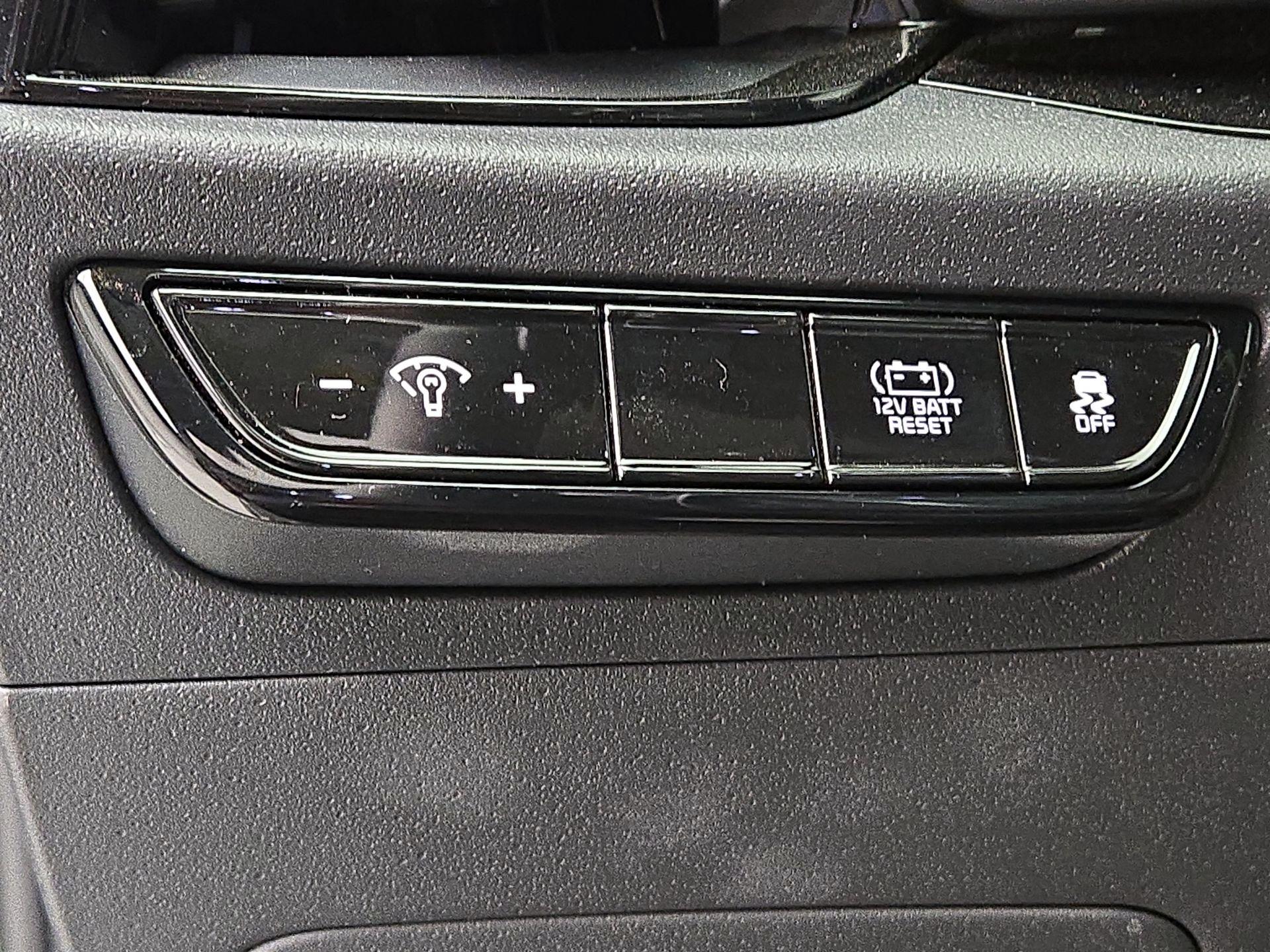 Thumbnail: 2023 Kia Niro - 13