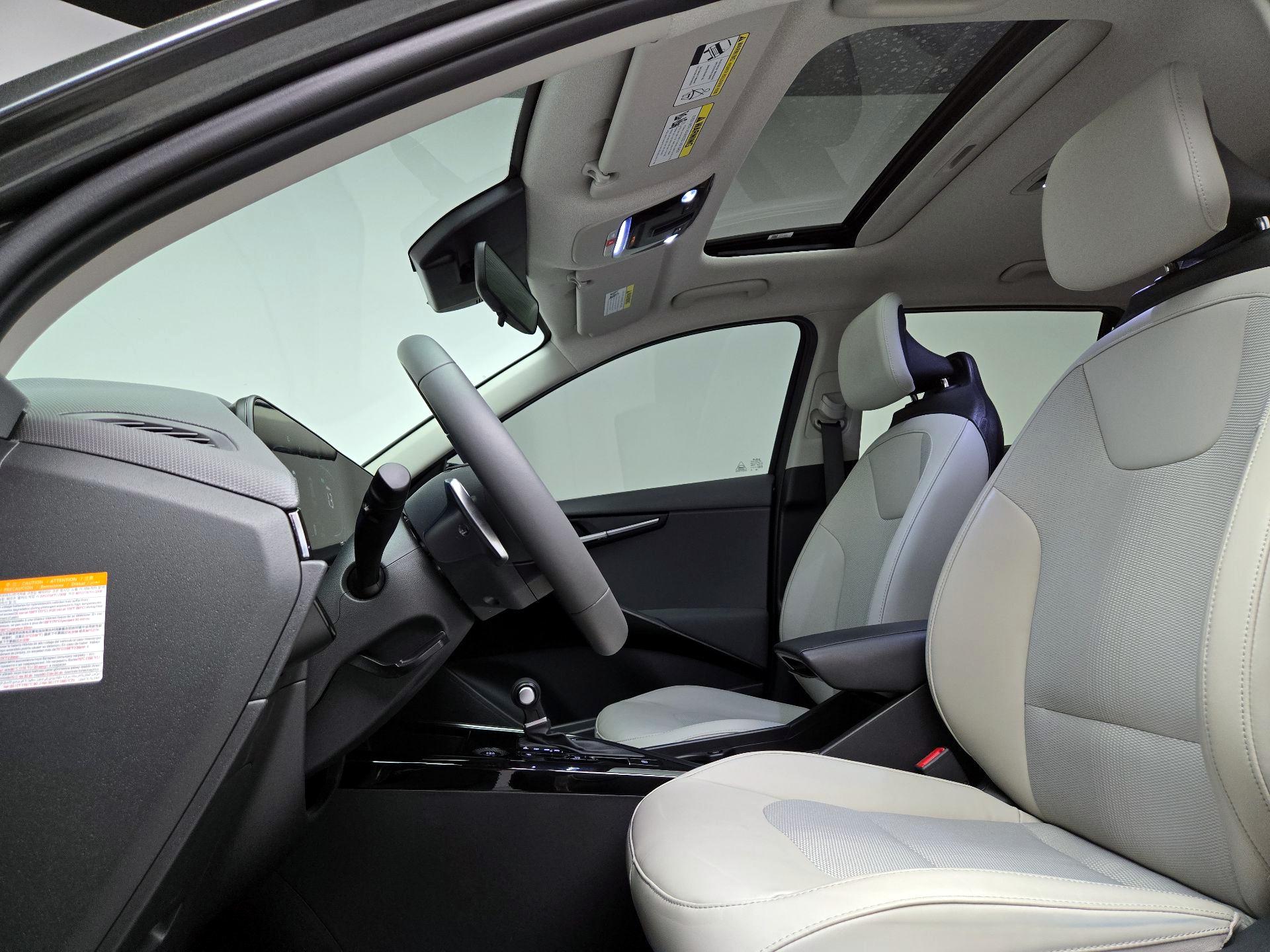 Thumbnail: 2023 Kia Niro - 20