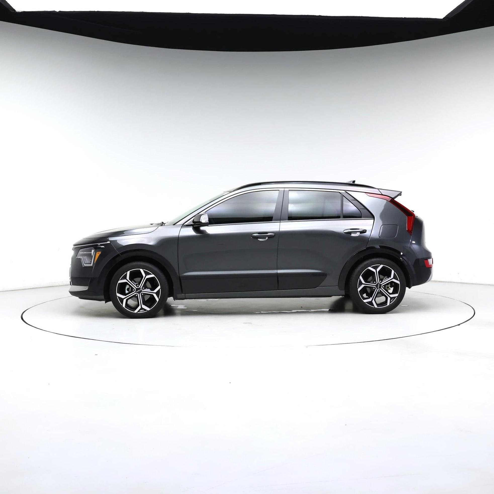 Thumbnail: 2023 Kia Niro - 3