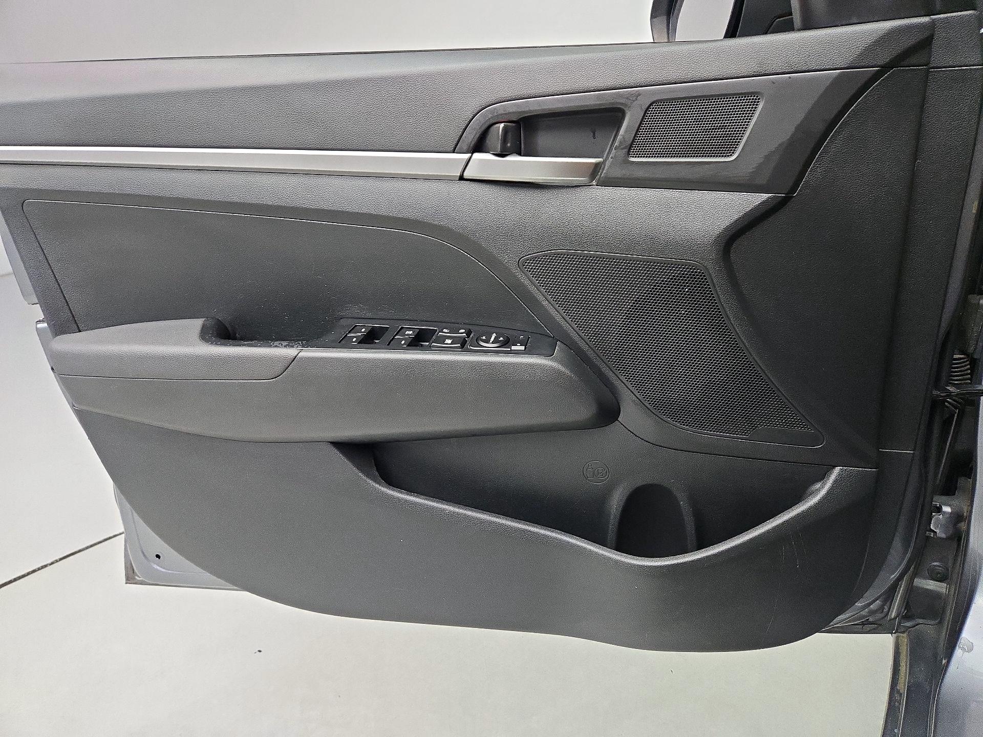 Thumbnail: 2019 Hyundai Elantra - 12