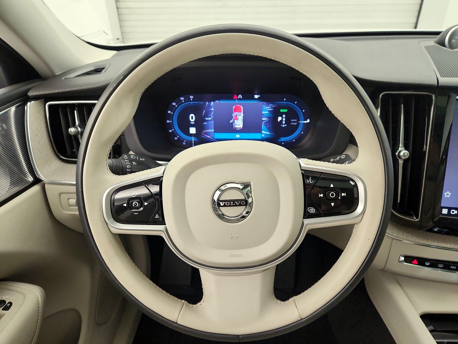 Thumbnail: 2022 Volvo XC60 - 10