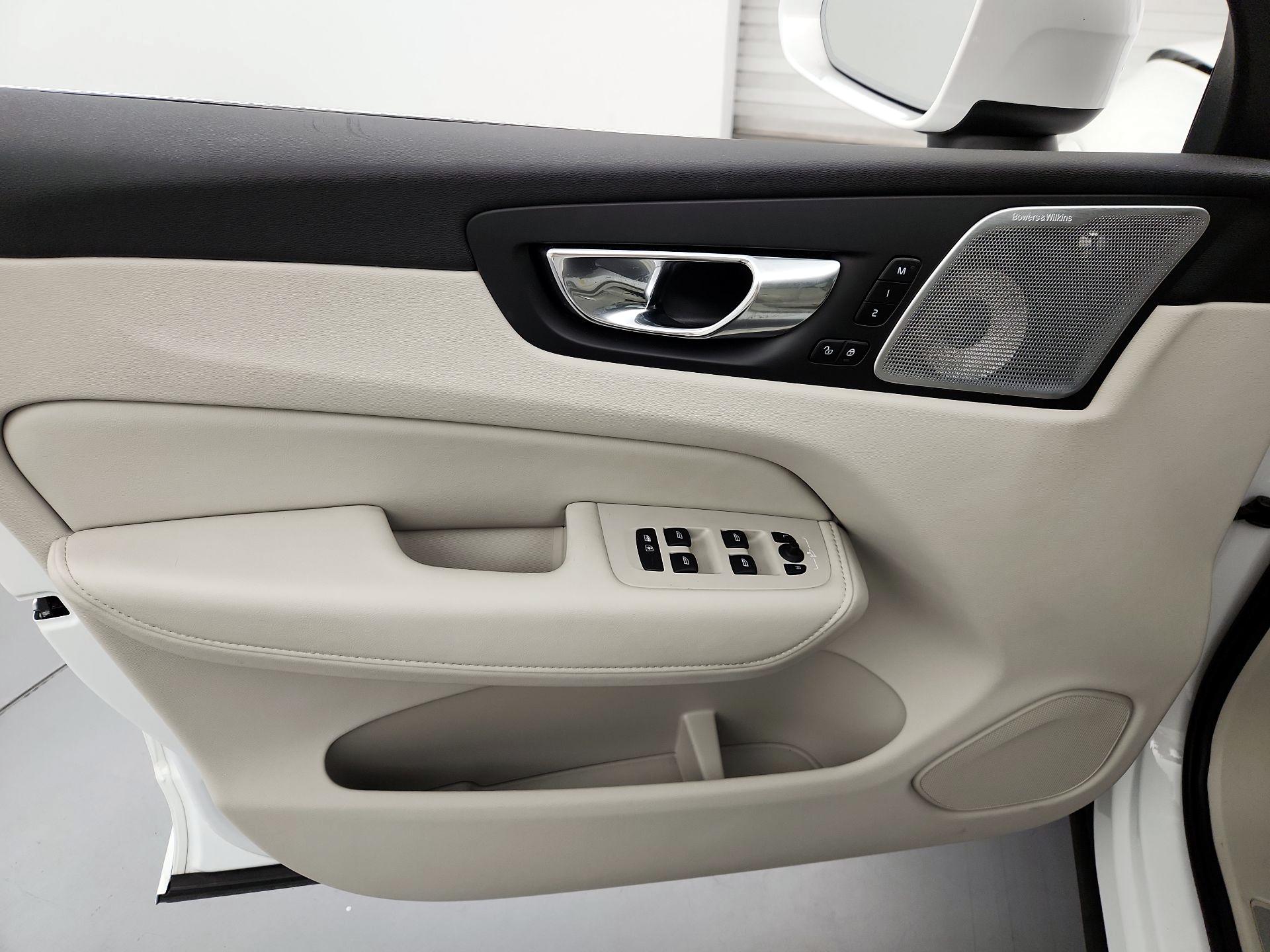Thumbnail: 2022 Volvo XC60 - 12