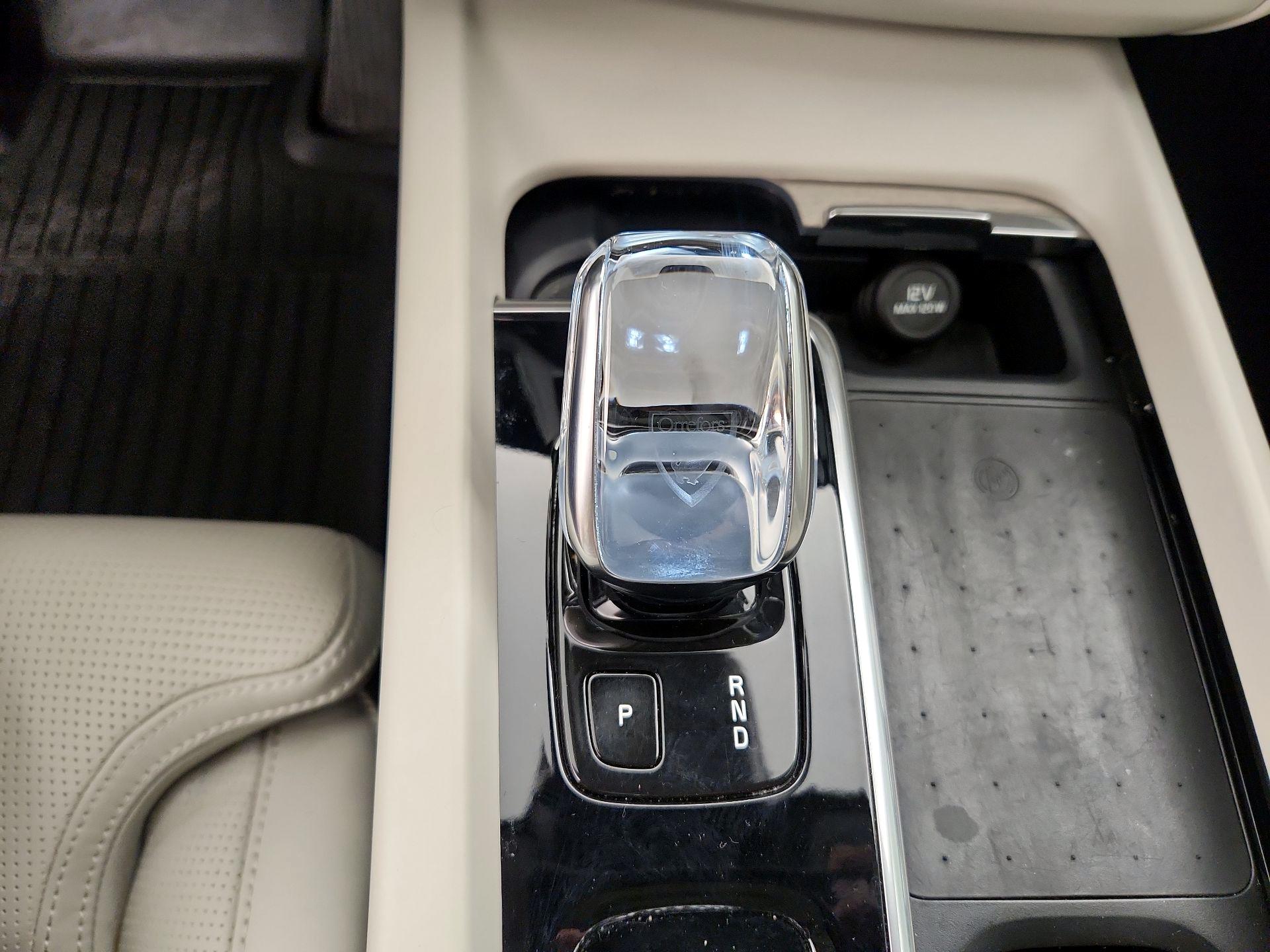 Thumbnail: 2022 Volvo XC60 - 17