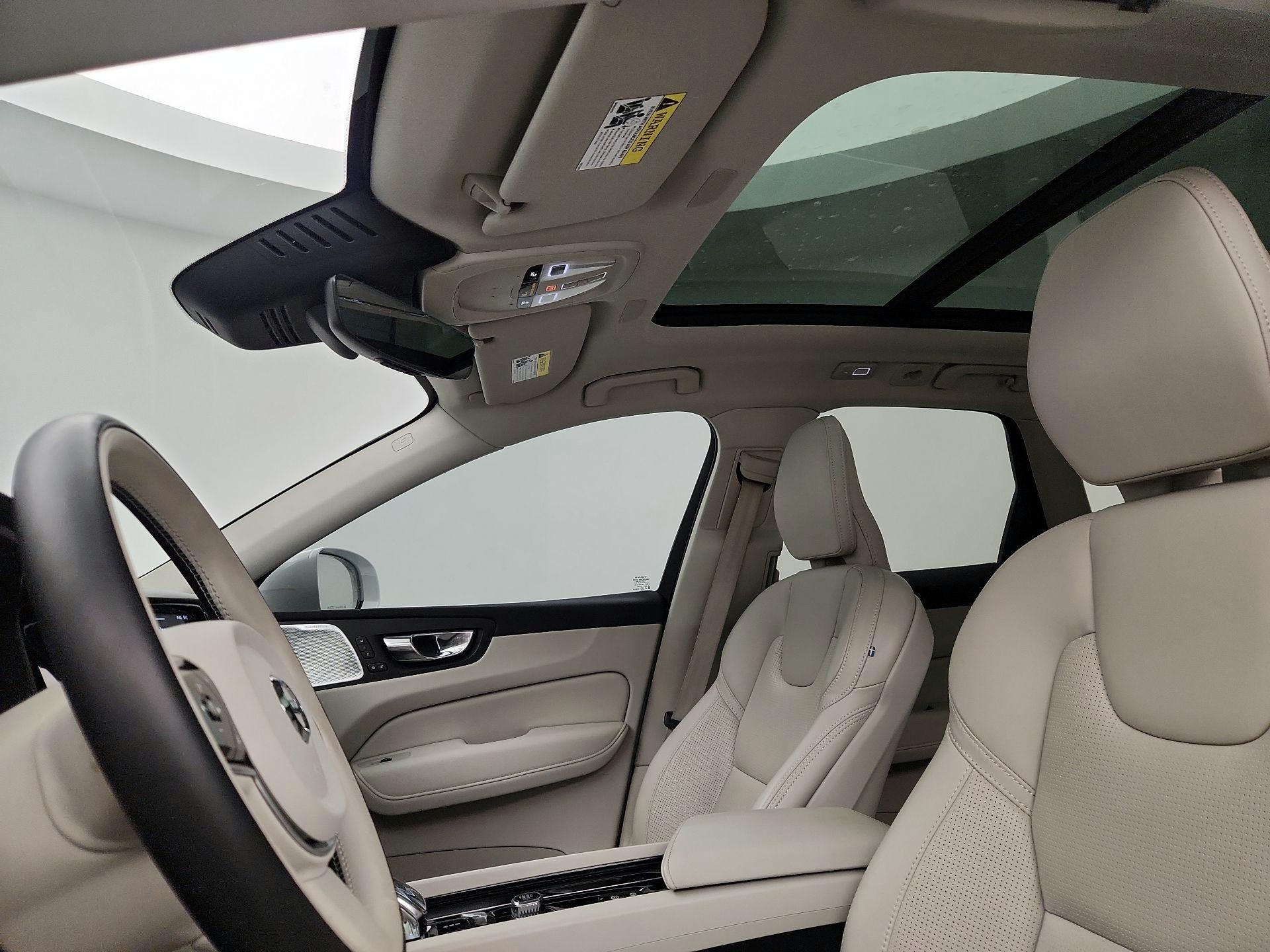 Thumbnail: 2022 Volvo XC60 - 19