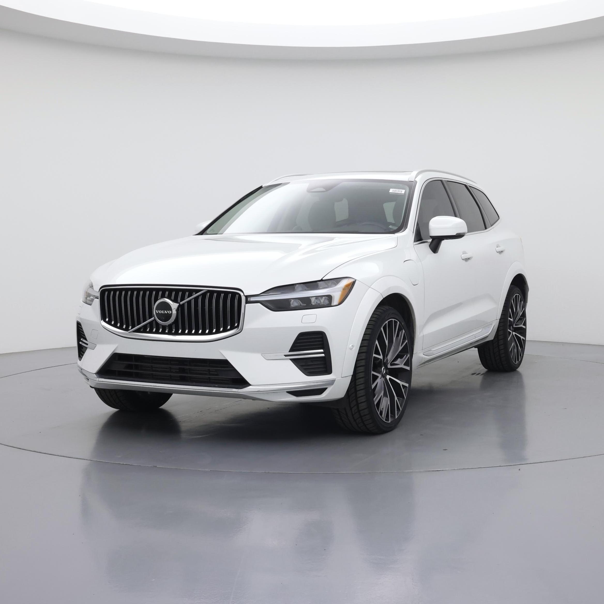 Thumbnail: 2022 Volvo XC60 - 4