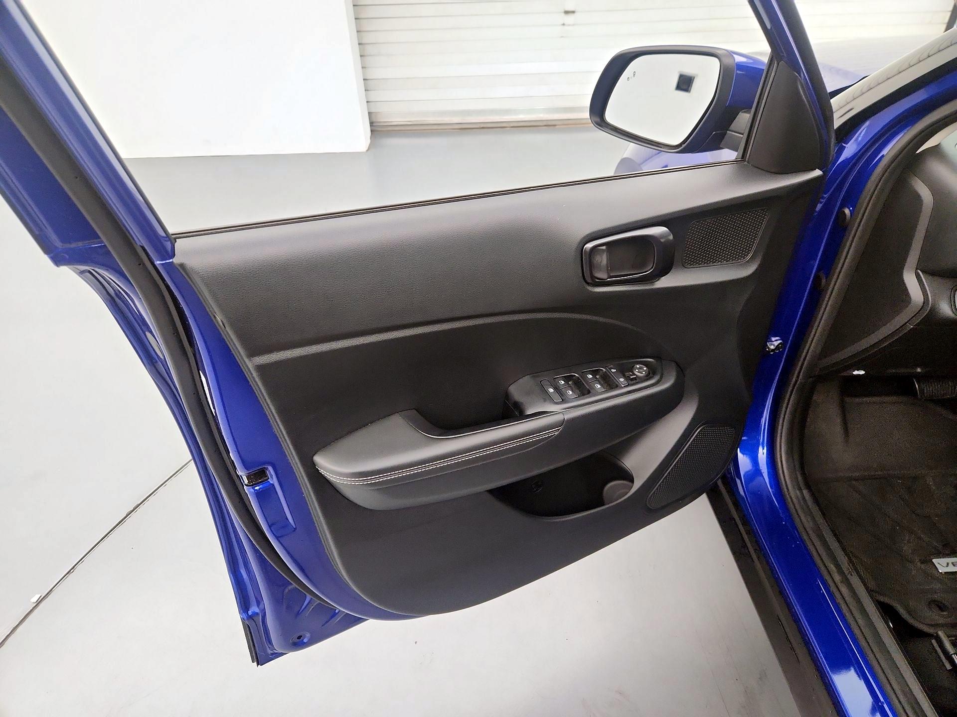 Thumbnail: 2023 Hyundai Venue - 12