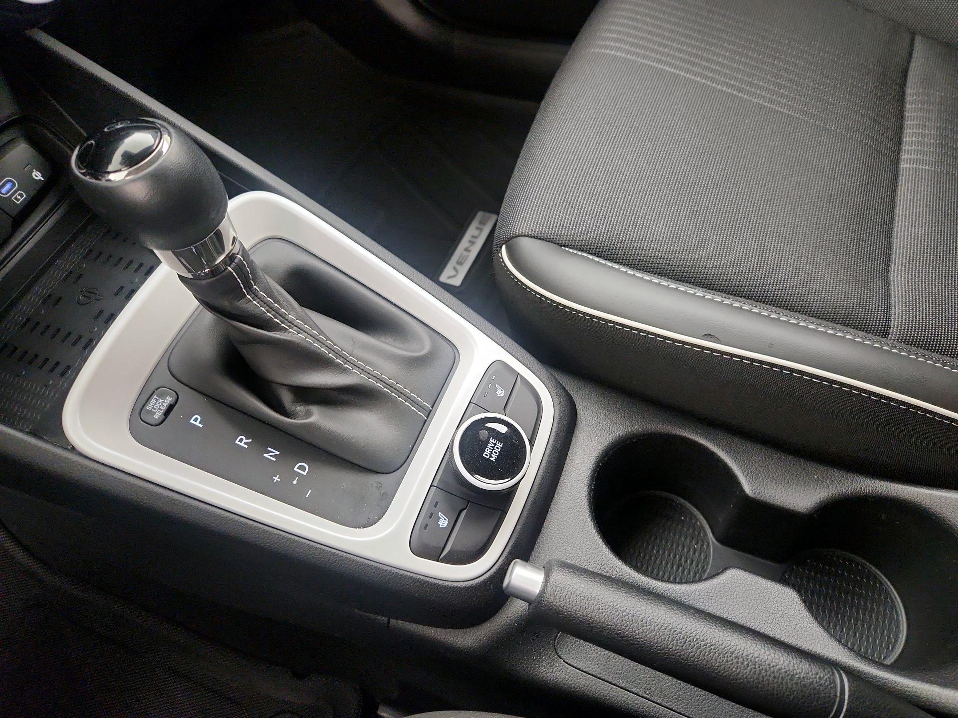 Thumbnail: 2023 Hyundai Venue - 18