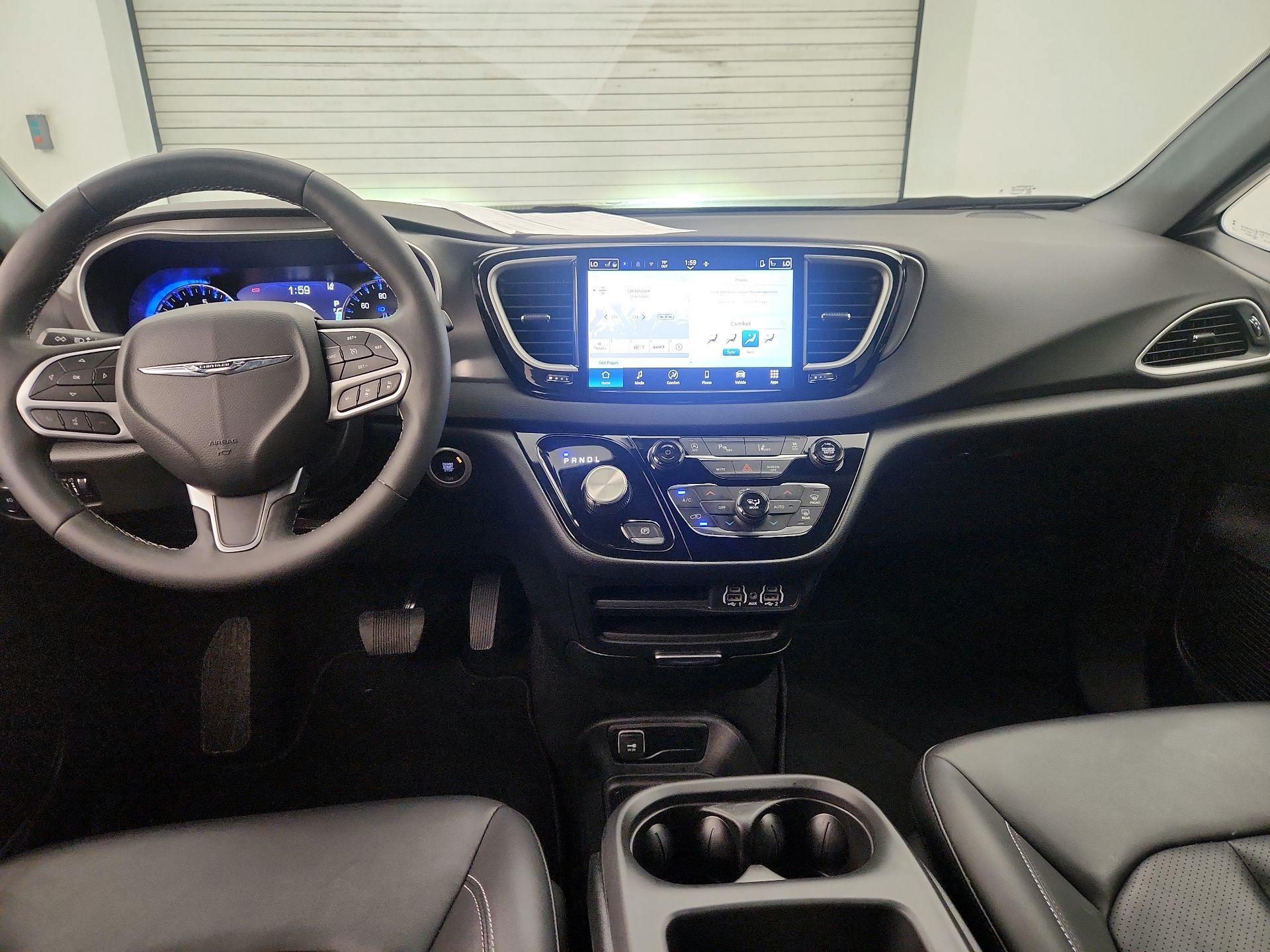 Thumbnail: 2025 Chrysler Pacifica - 9