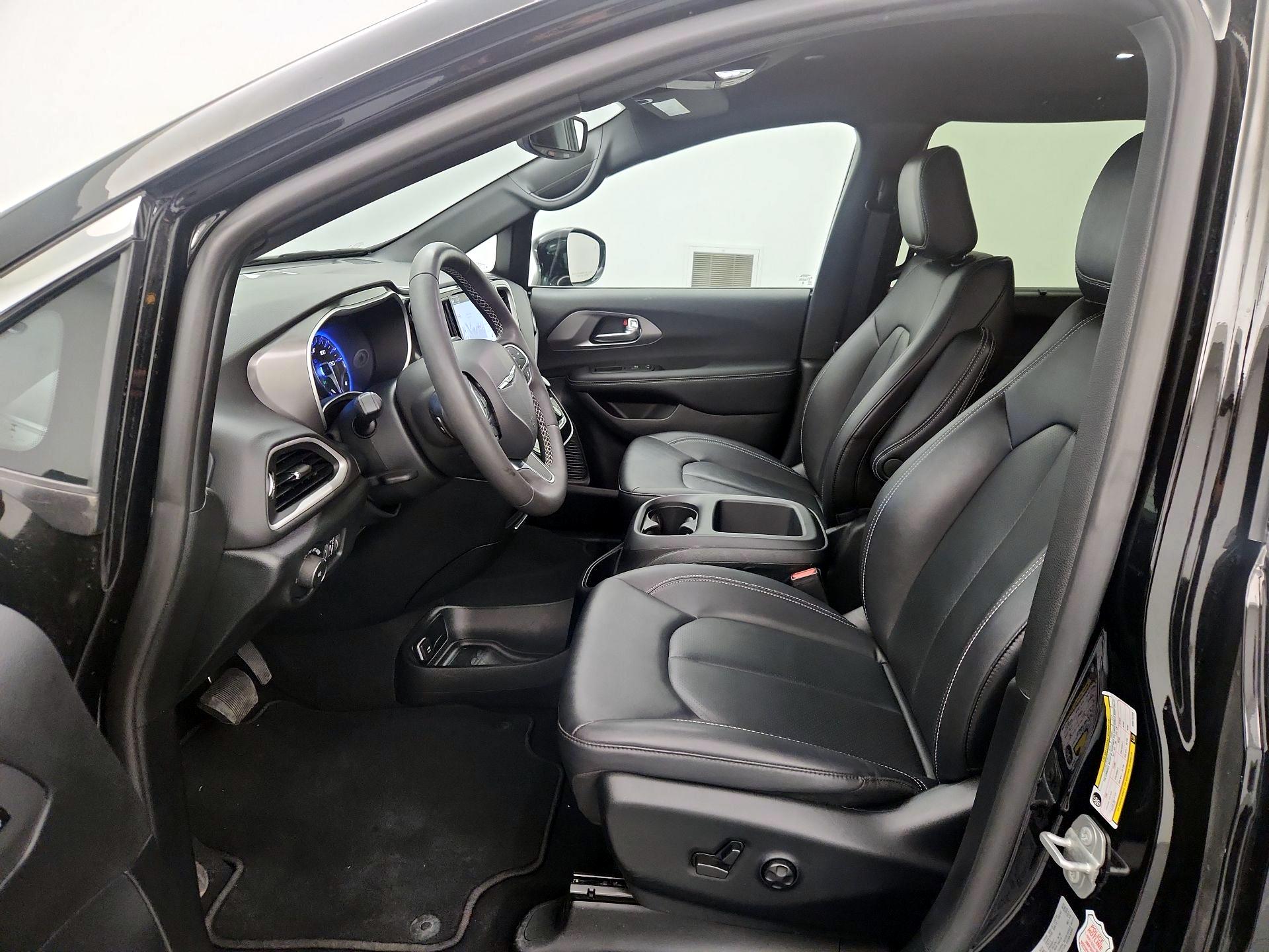 Thumbnail: 2025 Chrysler Pacifica - 11