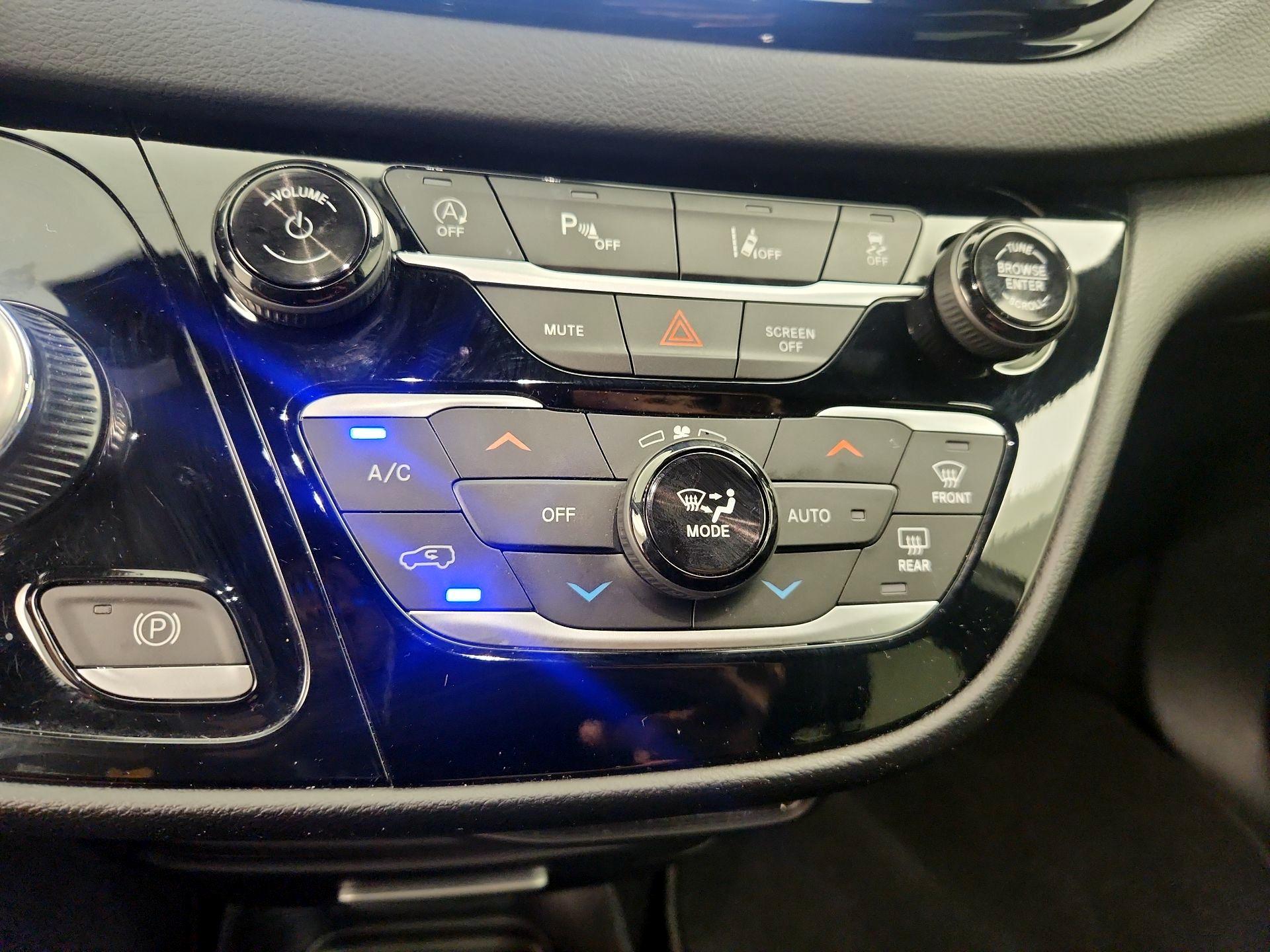 Thumbnail: 2025 Chrysler Pacifica - 16