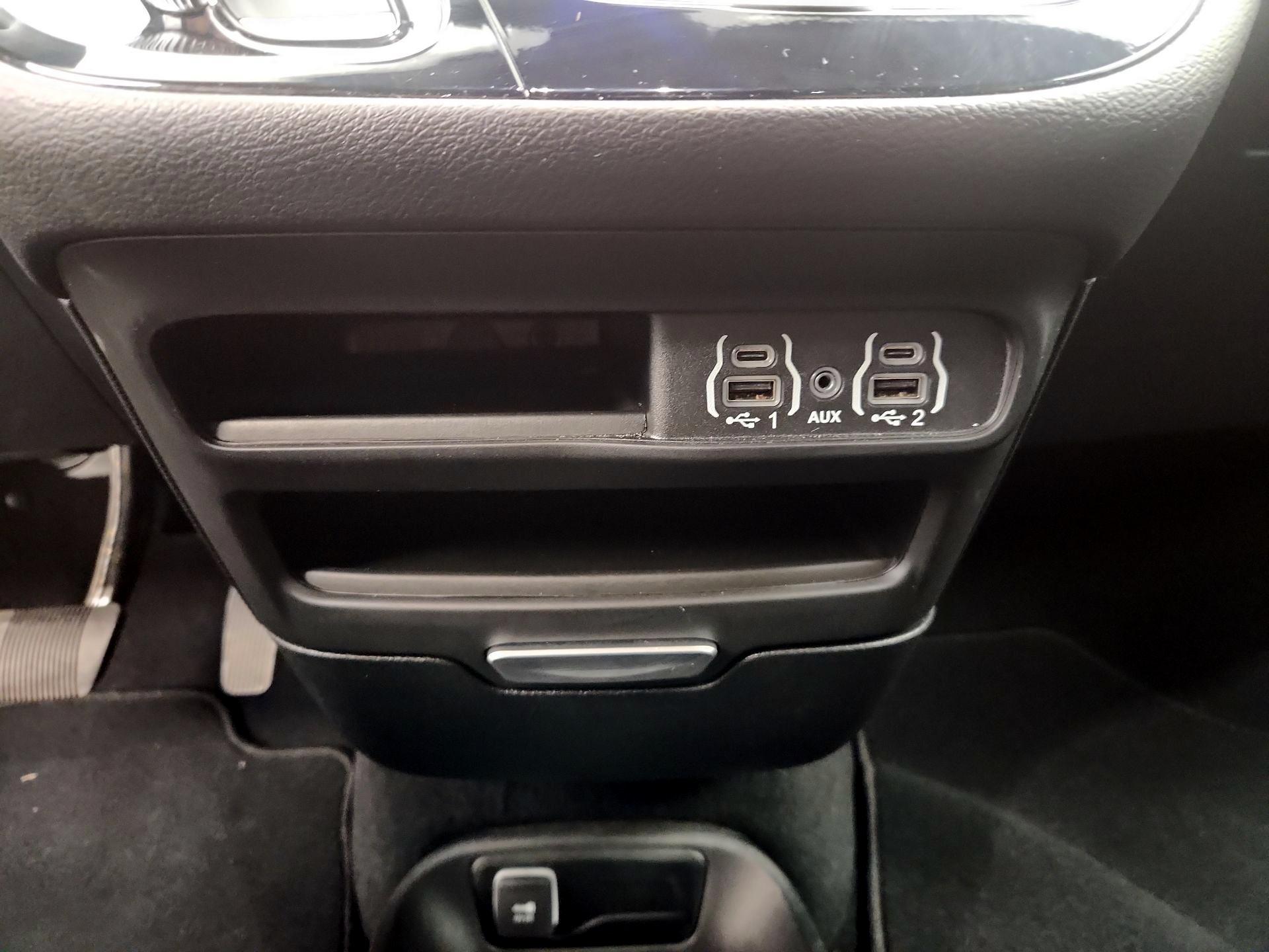 Thumbnail: 2025 Chrysler Pacifica - 18